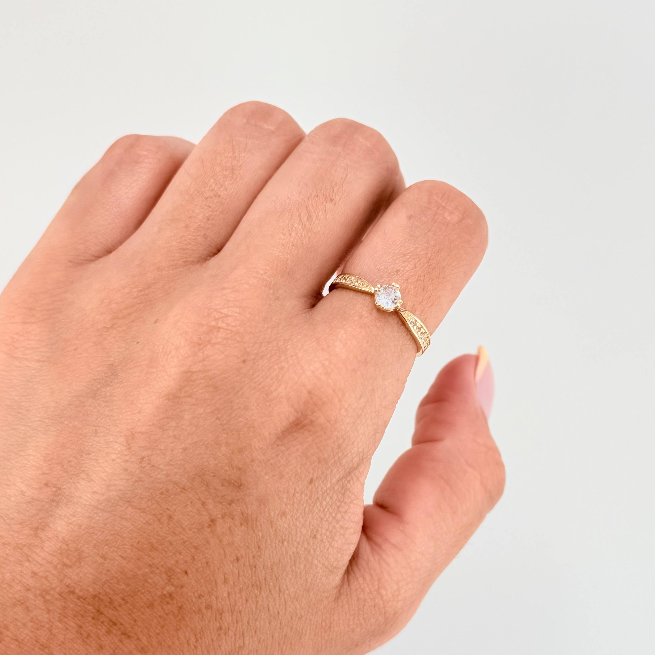 Anillo Solitario Tupido 2.15gr / T7 / Oro Amarillo 18K