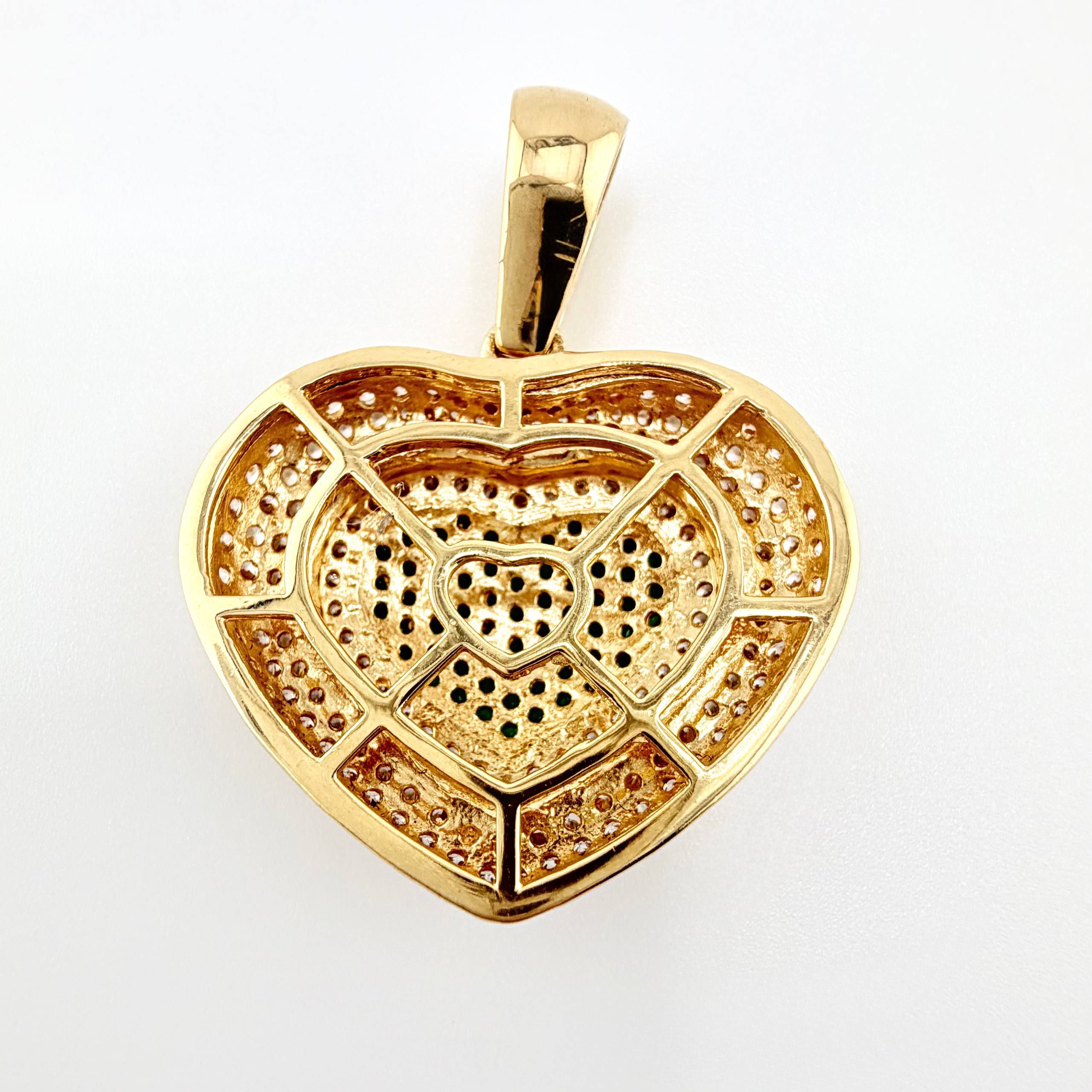 Dije Halo Corazon Tupido 9.6gr / 1 1/4 in / Oro Amarillo 18K ©