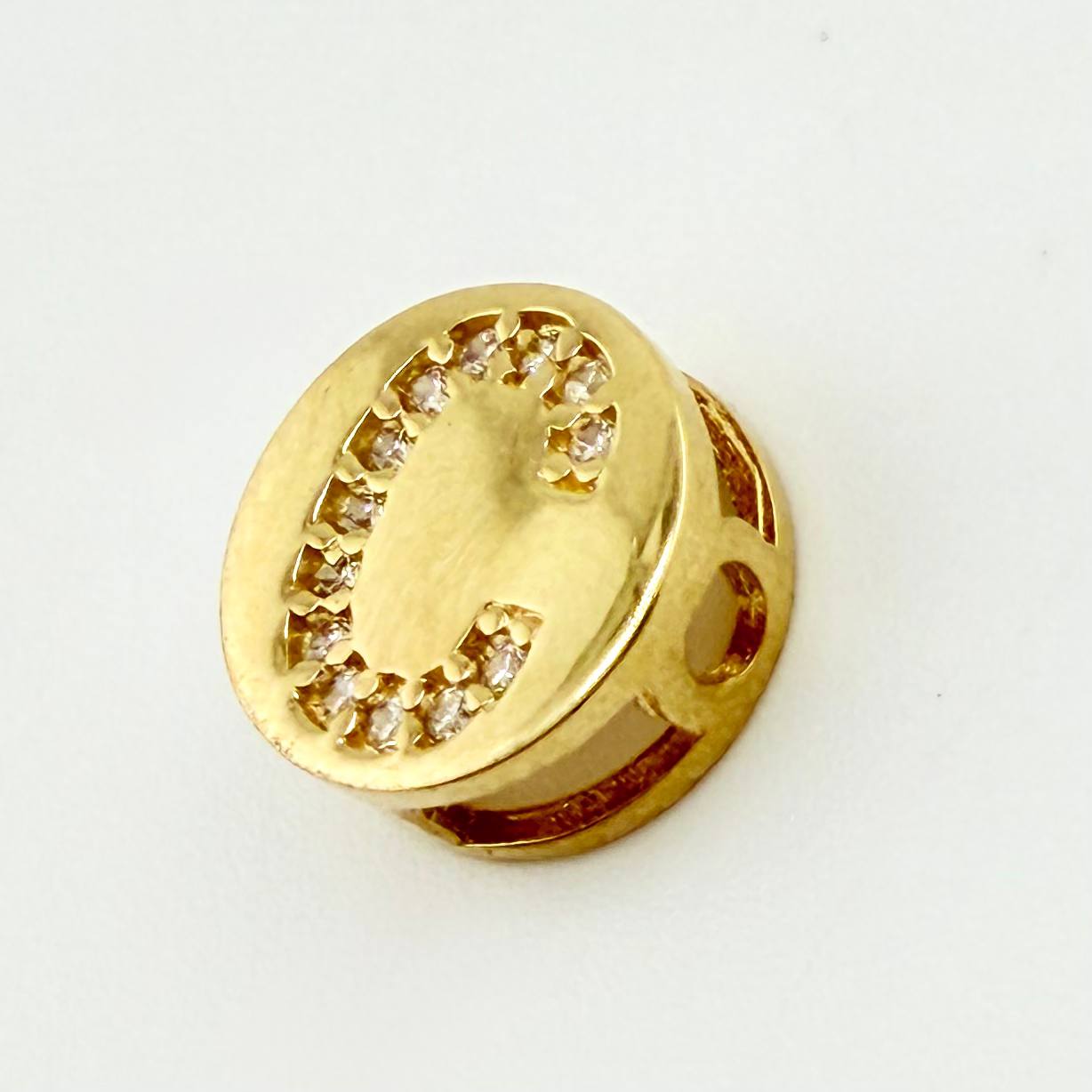Dije Herraje Letra C 1.3gr / 1/2 in / Oro Amarillo 18K *