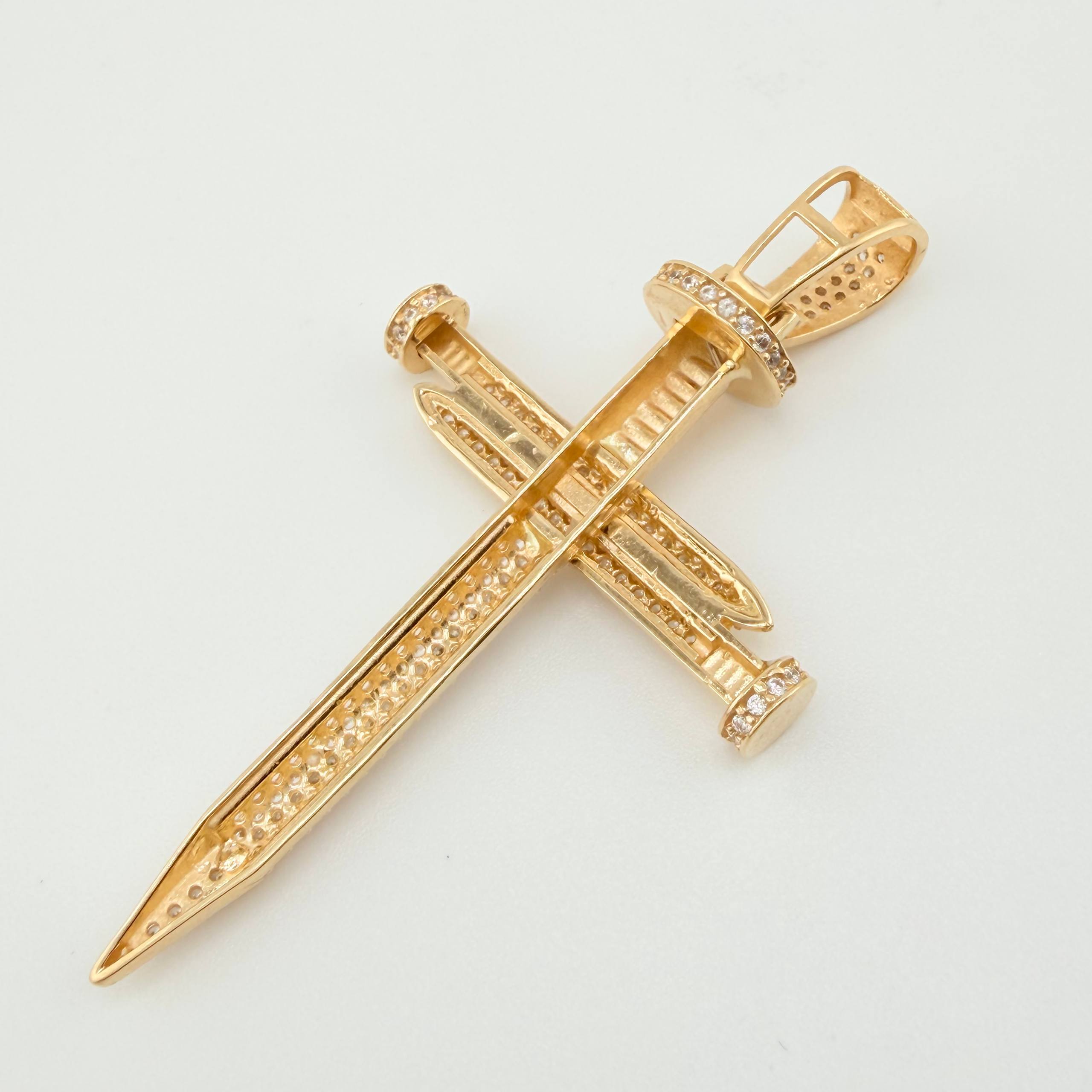 Dije Cruz Clavo Tupido 8.3gr / 2 1/4 in / Oro Amarillo 18K