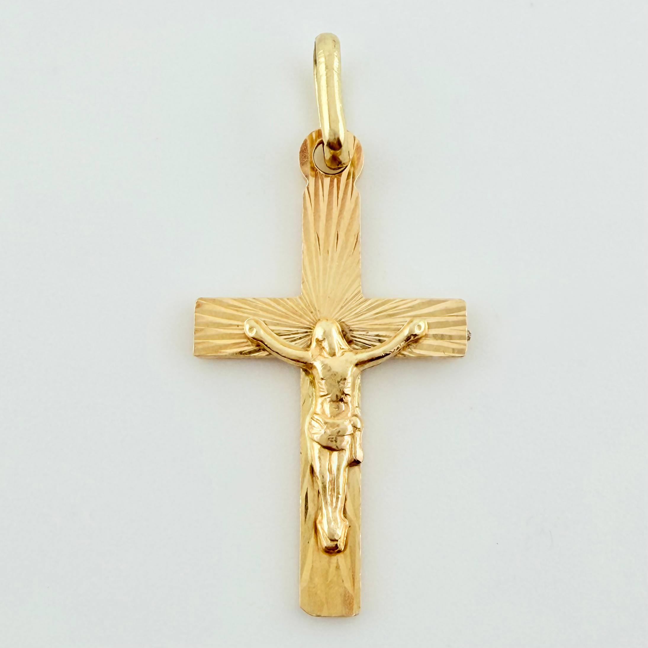 Dije Cruz Cristo 1.15gr / 1 in / Oro Amarillo 18K