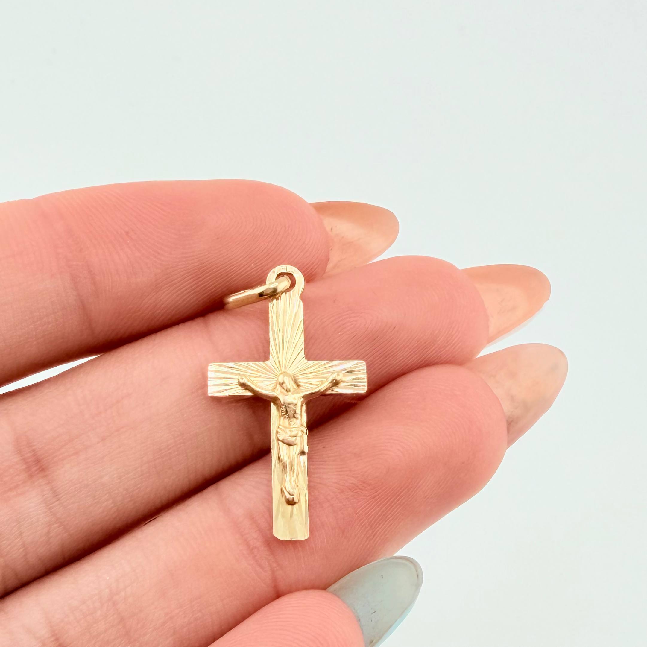 Dije Cruz Cristo 1.15gr / 1 in / Oro Amarillo 18K