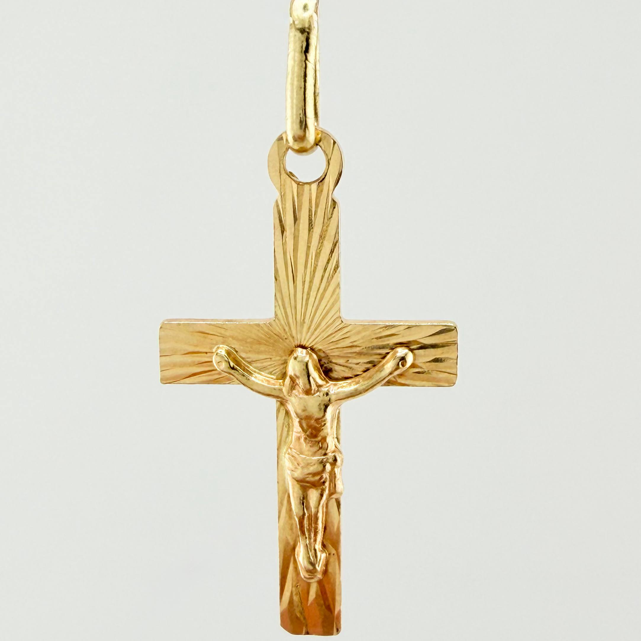 Dije Cruz Cristo 1.15gr / 1 in / Oro Amarillo 18K