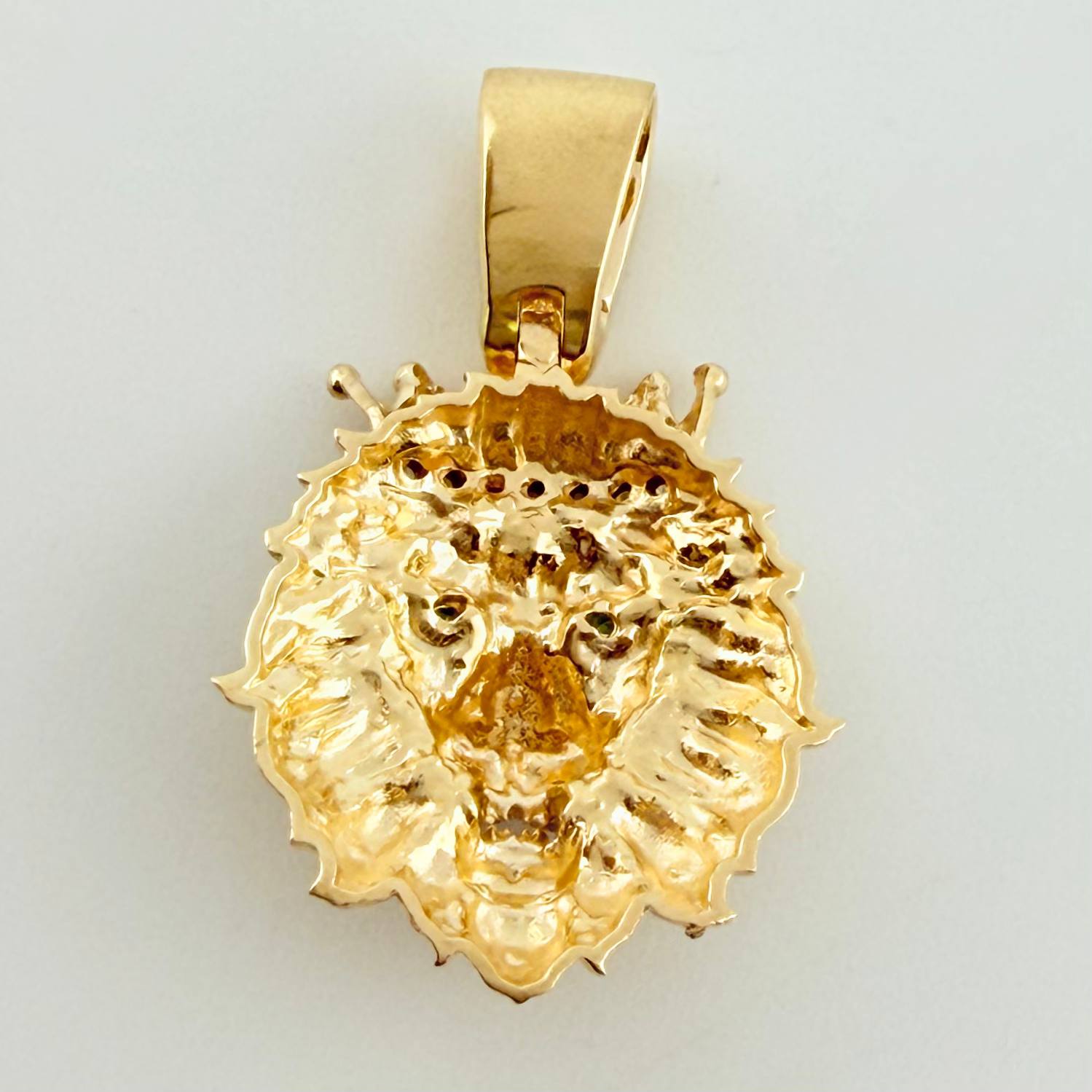 Dije León Corona 3.7gr / 1 in / Dos Oros Amarillo Blanco 18K