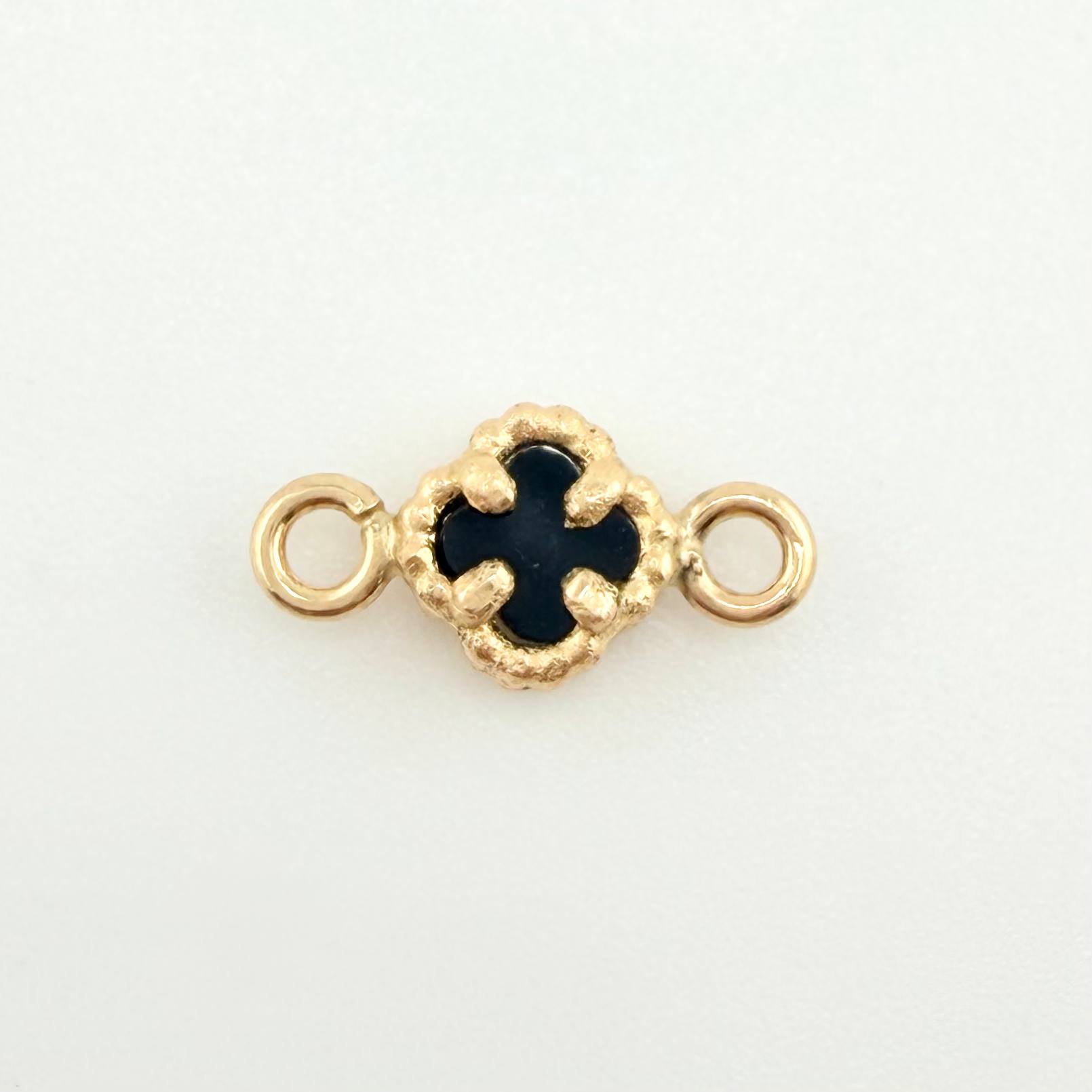 Herraje Trebol Negro 0.6gr / 1/2 in / Oro Amarillo Nac.Esp. 18K