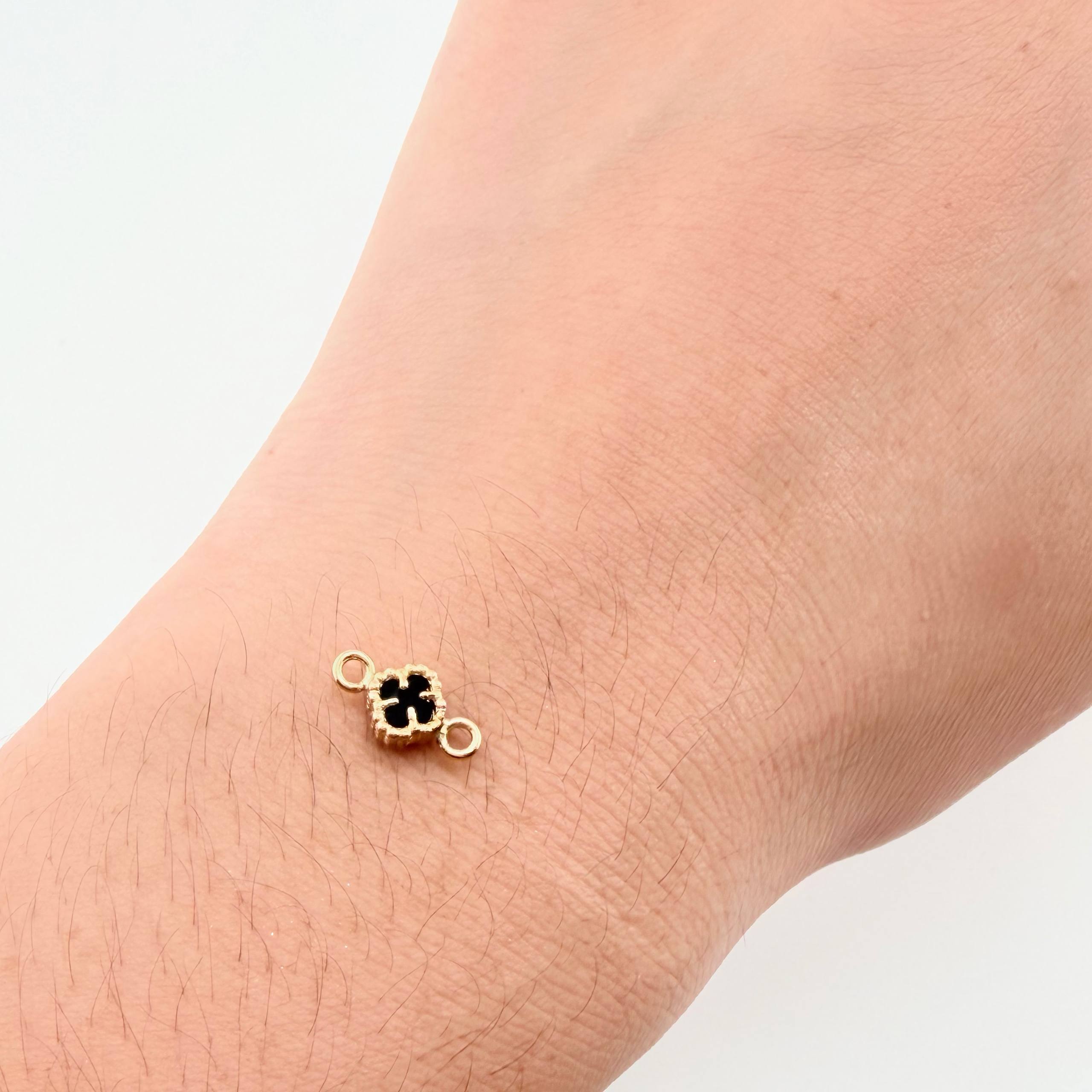 Herraje Trebol Negro 0.6gr / 1/2 in / Oro Amarillo Nac.Esp. 18K