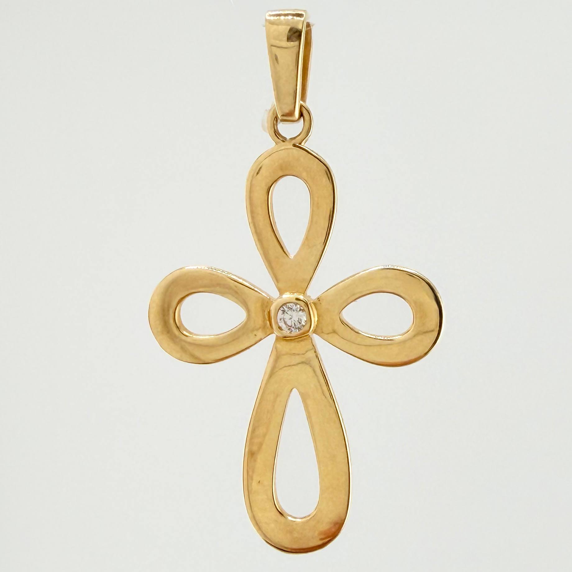 Dije Cruz Floreada 2.7gr / 1 1/2 in / Oro Amarillo 18K *