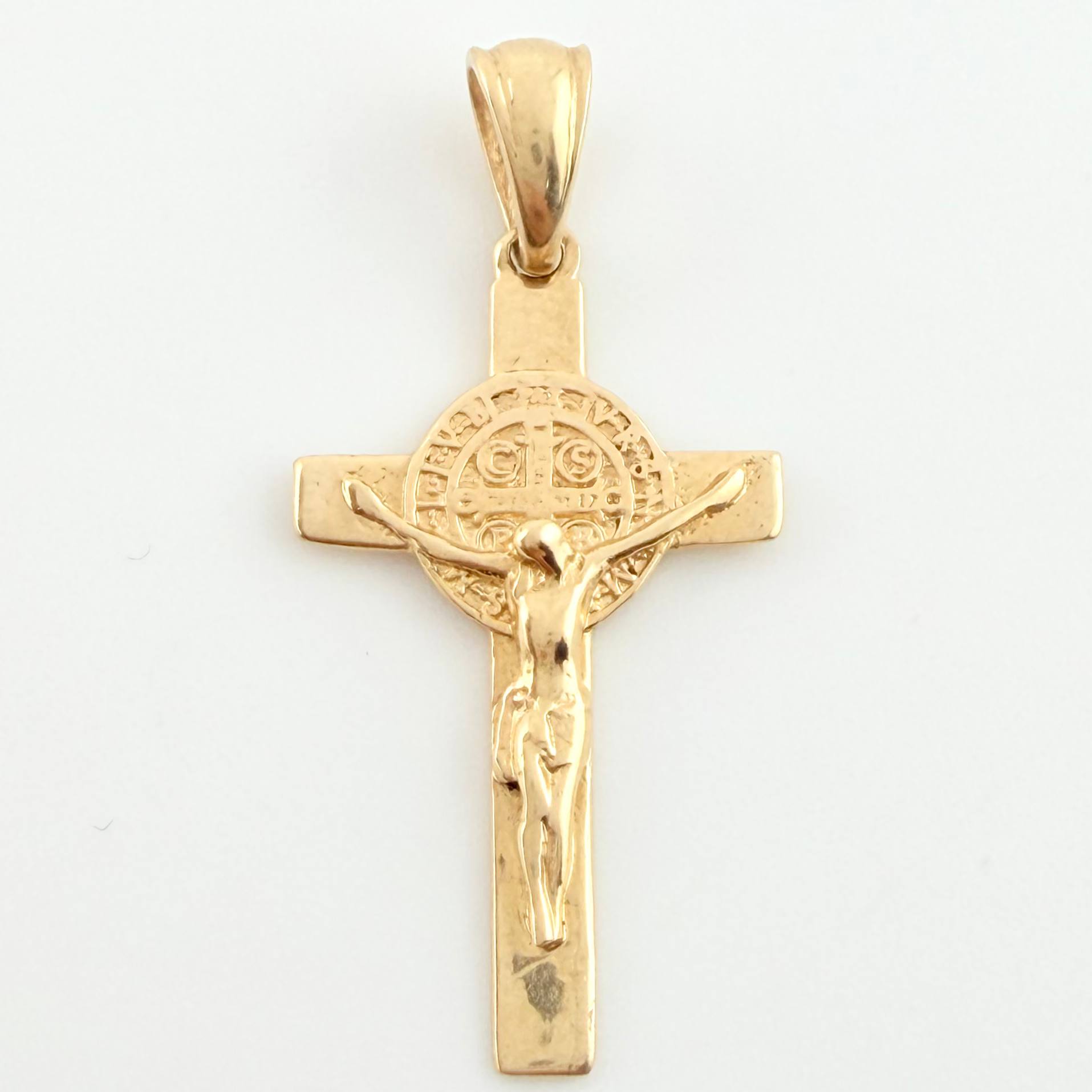 Dije Cruz Cristo San Benito 2.25gr / 1 1/4 in / Oro Amarillo 18K *