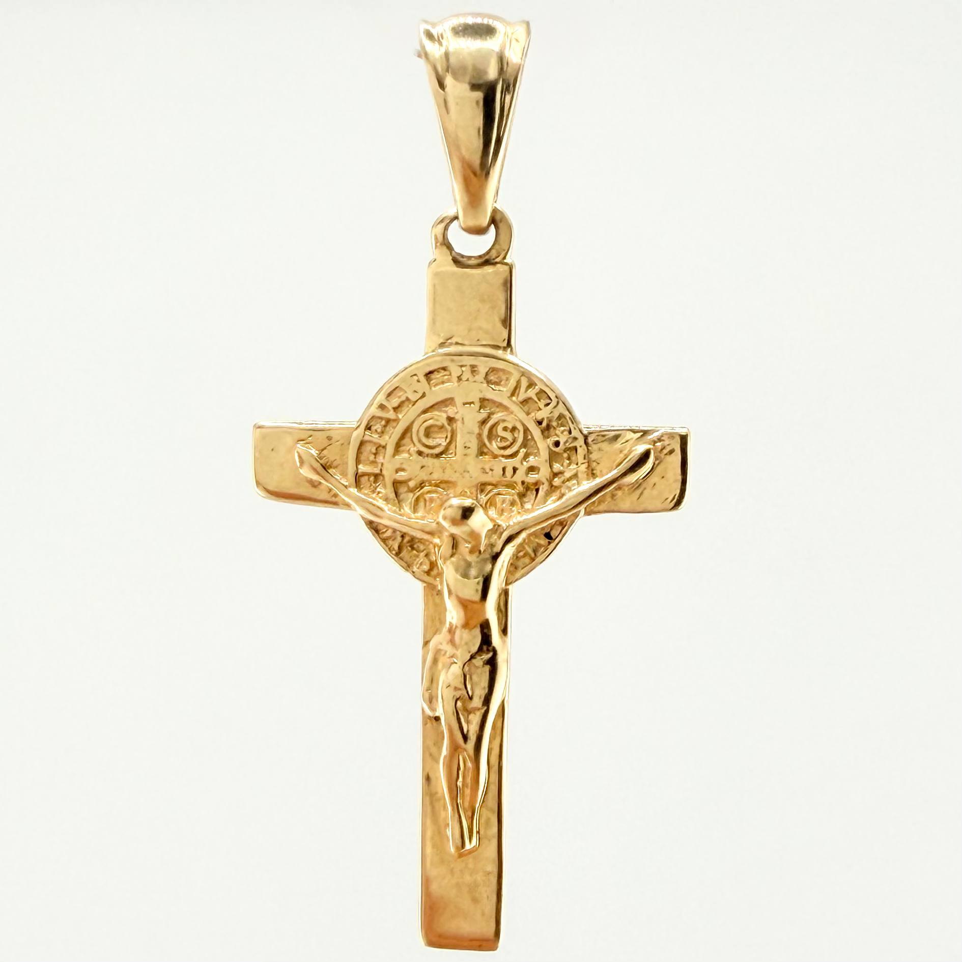 Dije Cruz Cristo San Benito 2.25gr / 1 1/4 in / Oro Amarillo 18K *