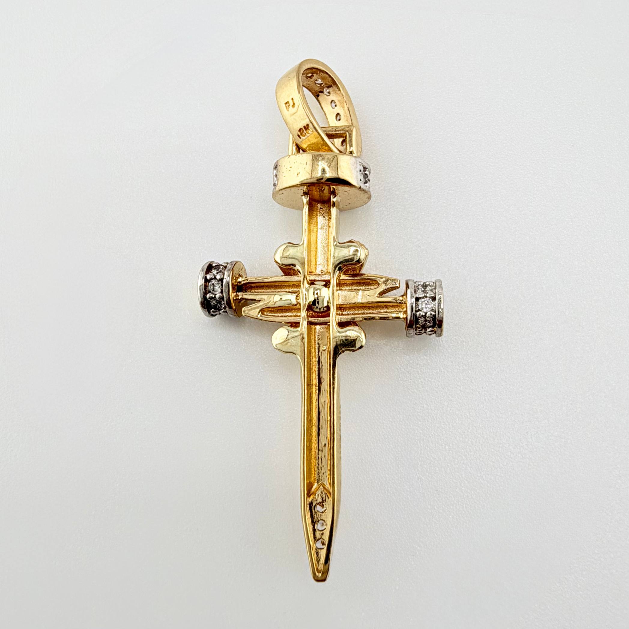 Dije Cruz Clavo 3.8gr / 1 1/2 in / Dos Oros Amarillo Blanco 18K ©