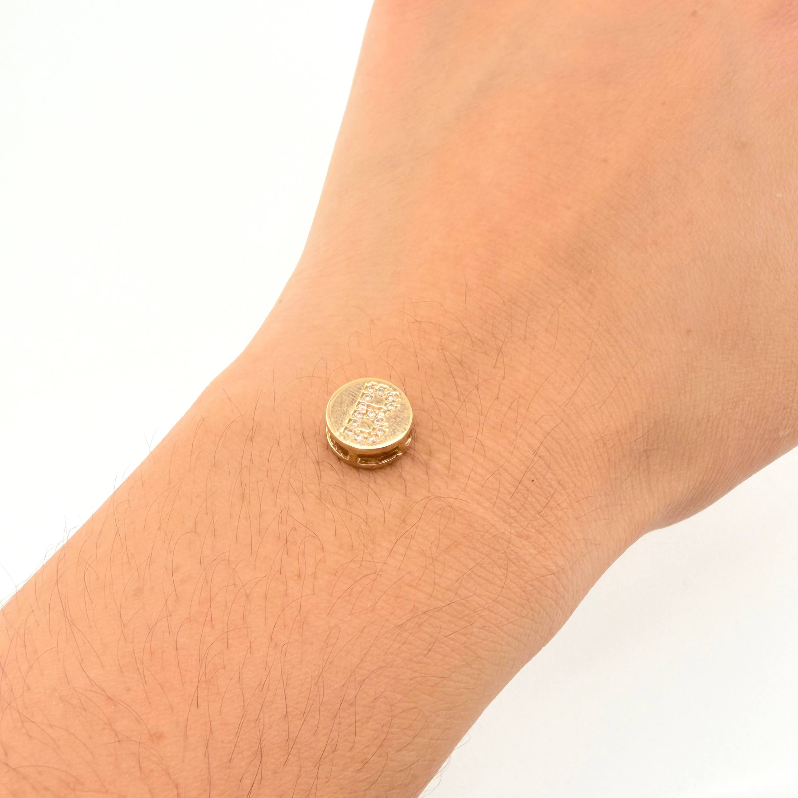 Dije Herraje Letra B 1.3gr / 1/2 in / Oro Amarillo 18K *