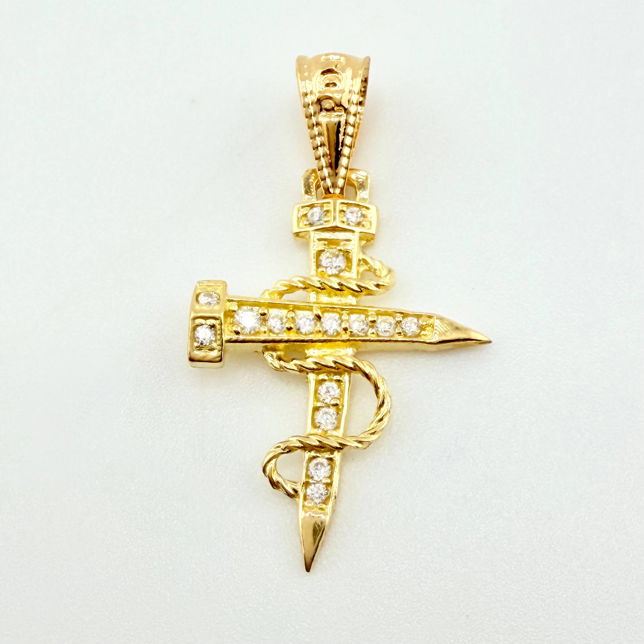 Dije Cruz Clavo 0.95gr / 1 in / Oro Amarillo 18K *