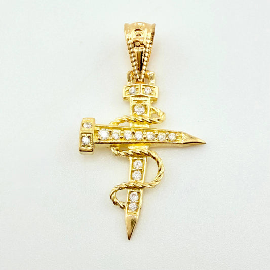 Dije Cruz Clavo 0.95gr / 1 in / Oro Amarillo 18K *
