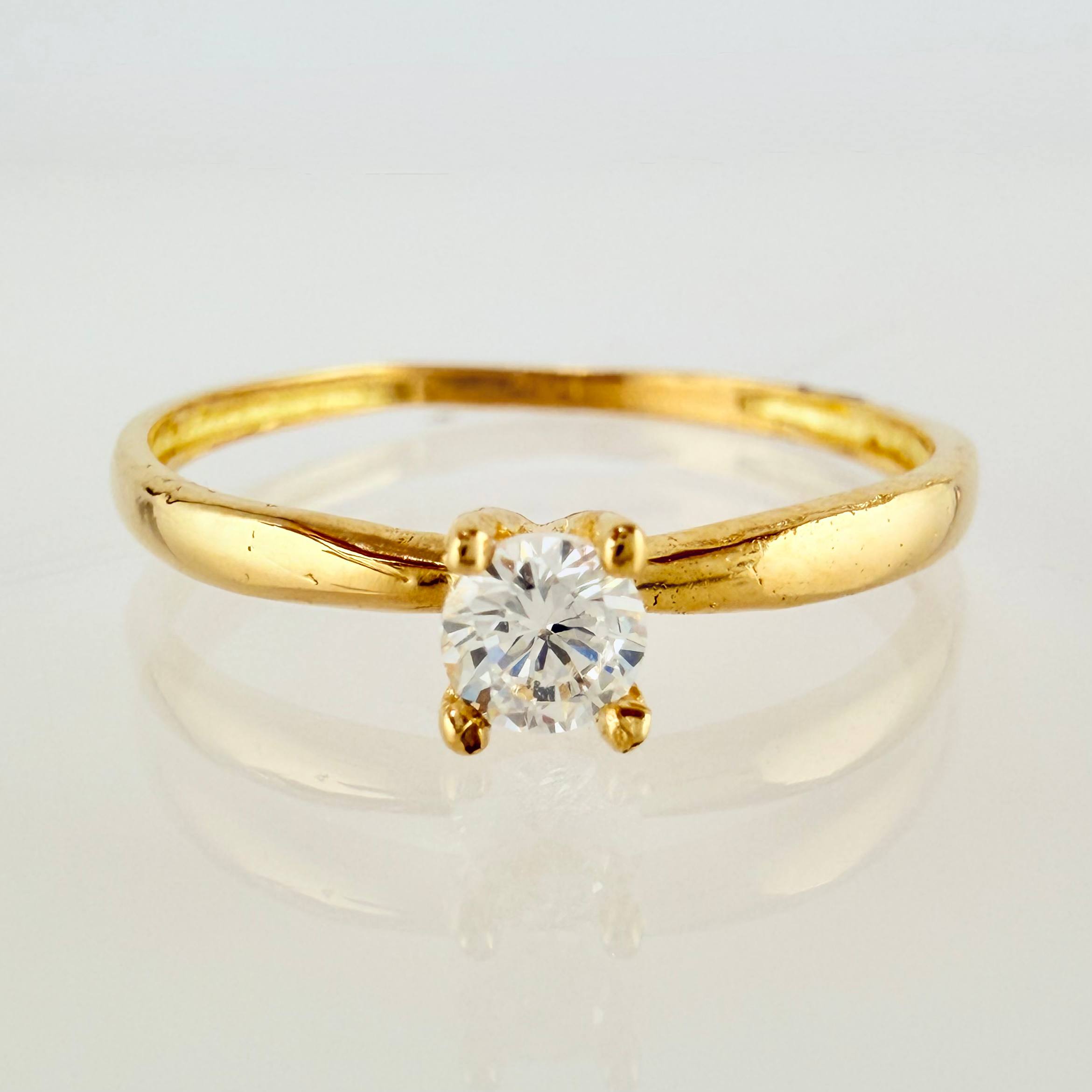 Solitaire Ring 1.05g / T6 3/4 / 18K Yellow Gold