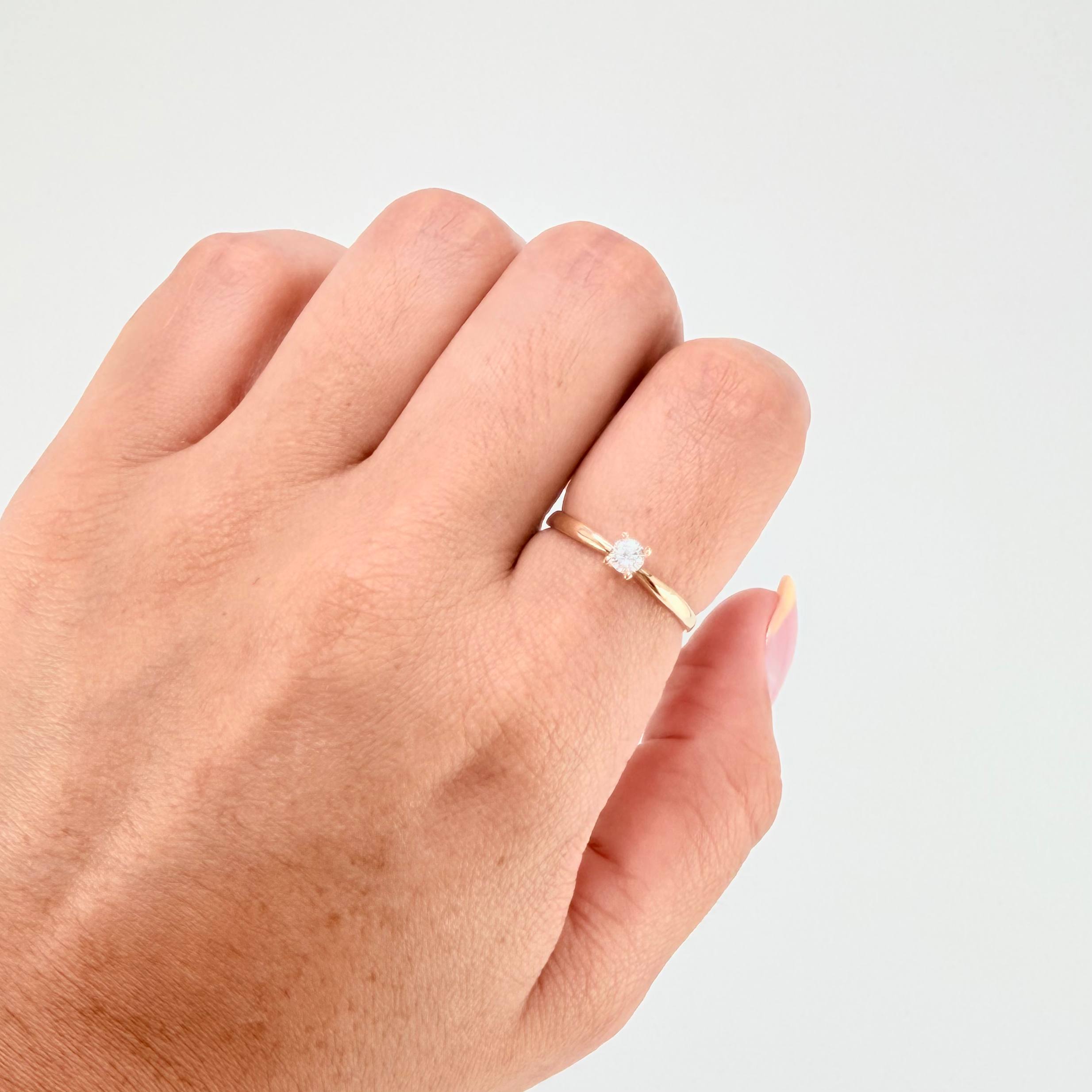 Solitaire Ring 1.05g / T6 3/4 / 18K Yellow Gold