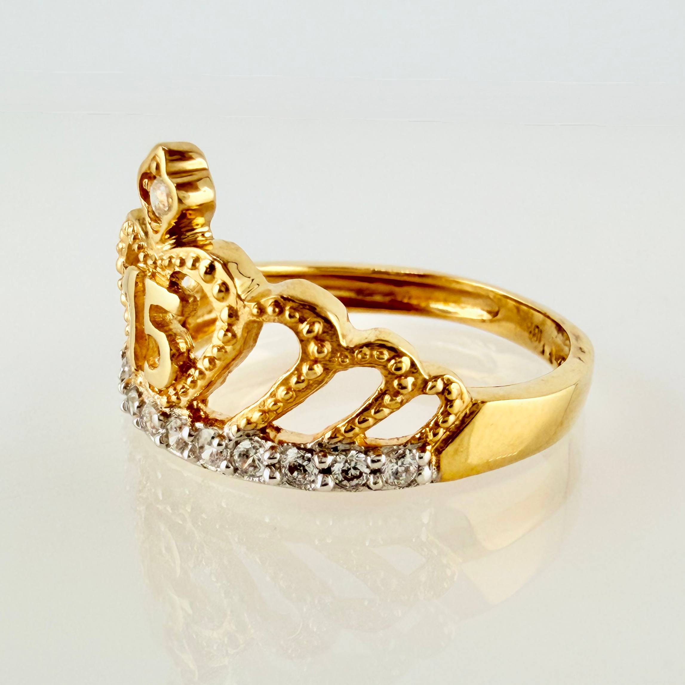 Quinceañera Heart Crown Ring 3.65gr / T7 1/4 / 18K Yellow Gold