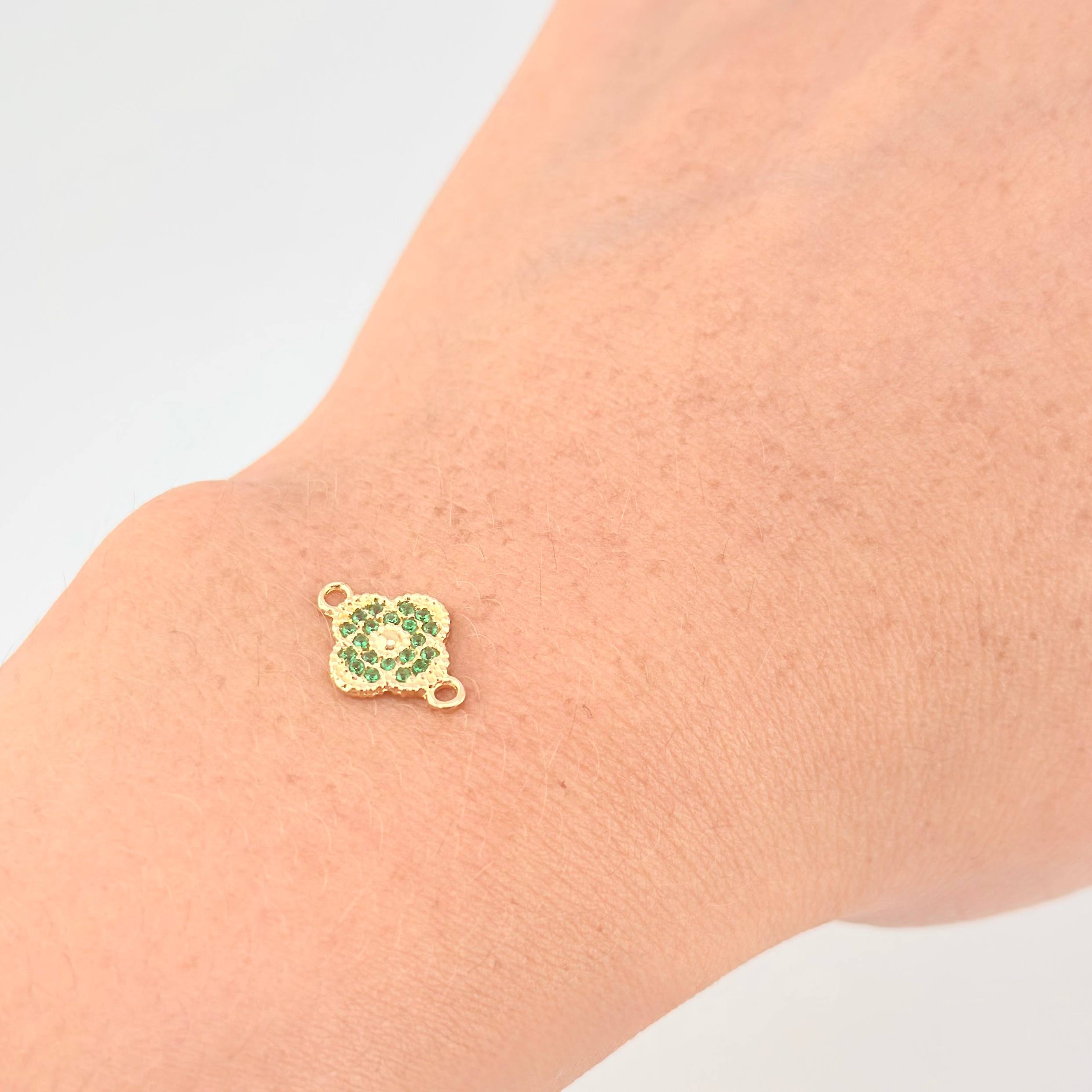 Herraje Trebol Central 0.7 g / 1/2 in Oro Amarillo 18K