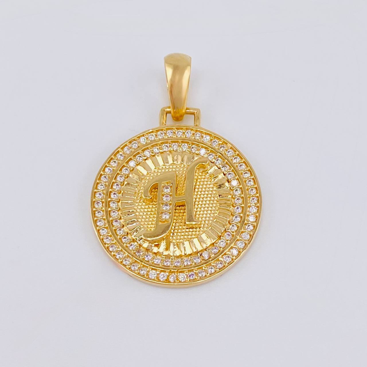 Dije Medalla Letra H 4.8g / 1 1/4 in Oro Amarillo 18K