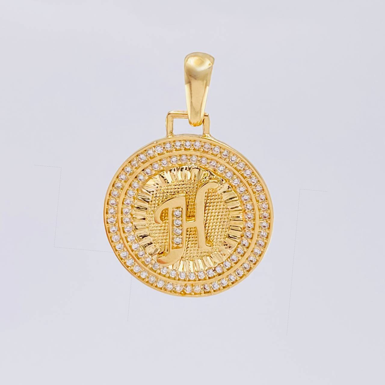 Dije Medalla Letra H 4.8g / 1 1/4 in Oro Amarillo 18K
