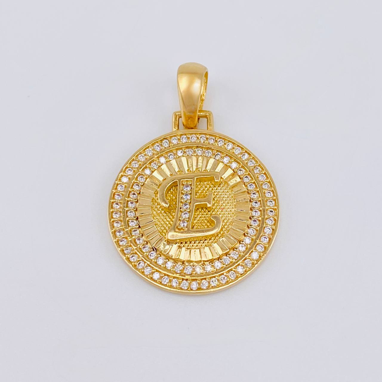 Pendant Medal Letter E 4.9g / 1 1/4 in 18K Yellow Gold