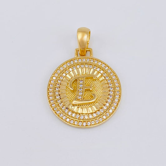 Dije Medalla Letra E 4.9g / 1 1/4 in Oro Amarillo 18K