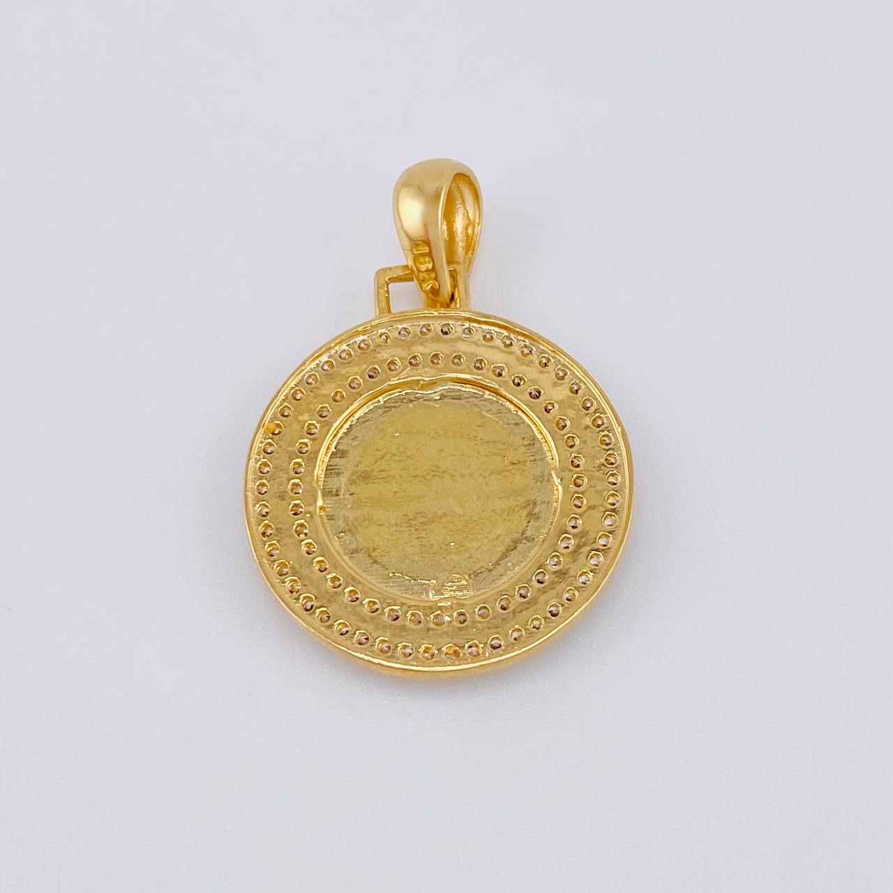 Dije Medalla Letra E 4.7 g / 1 1/4 in Oro Amarillo 18K