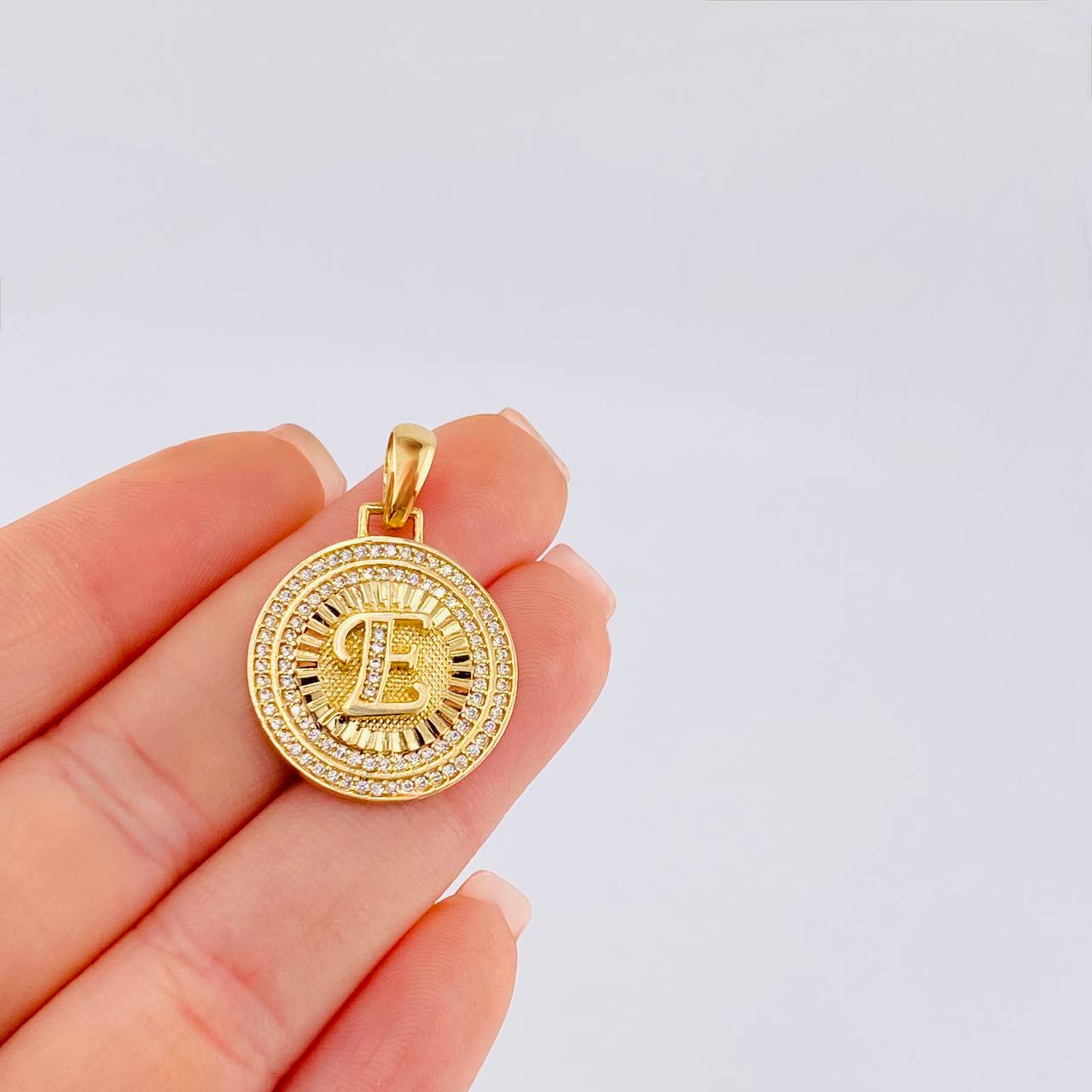Pendant Medal Letter E 5g / 1 1/4 in Yellow Gold 18K