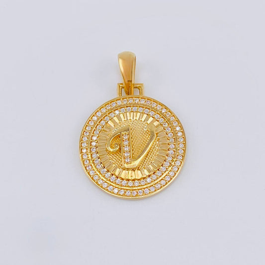 Dije Medalla Letra V 4.5 g / 1 1/4 in Oro Amarillo 18K
