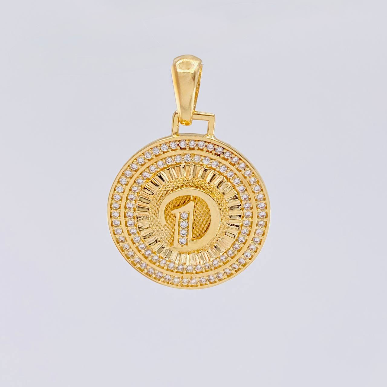 Pendant Medal Letter D 4.45 g / 1 1/4 in Yellow Gold 18K