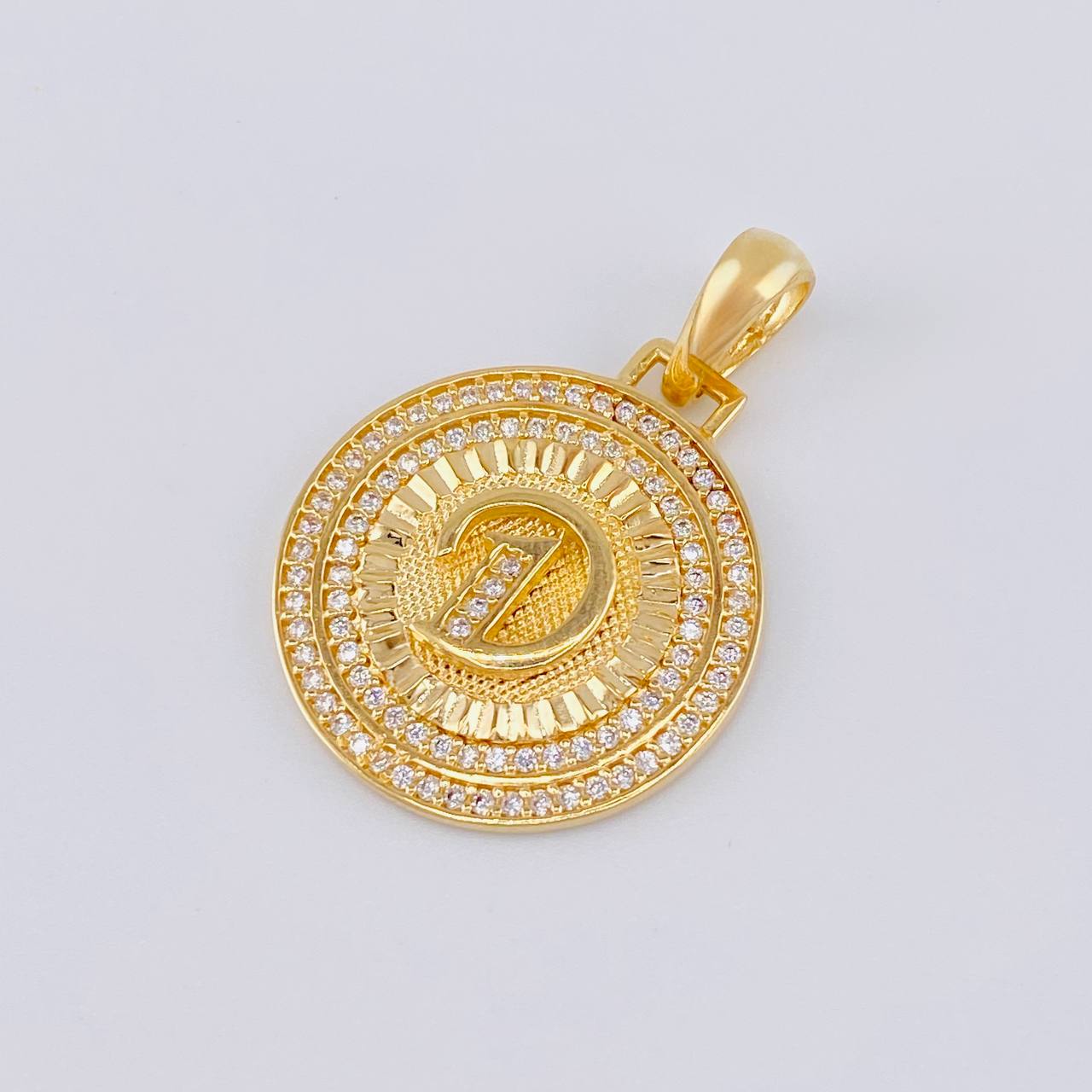 Dije Medalla Letra D 4.75g / 1 1/4 in Oro Amarillo 18K