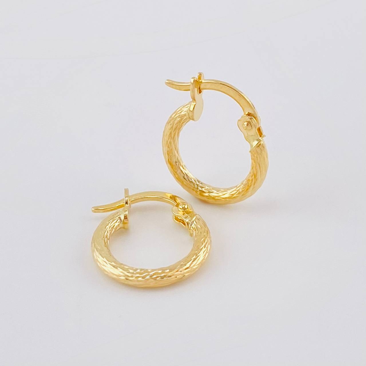 Candongas Leonore 0.9 g / 1/2 in Oro Amarillo 18K