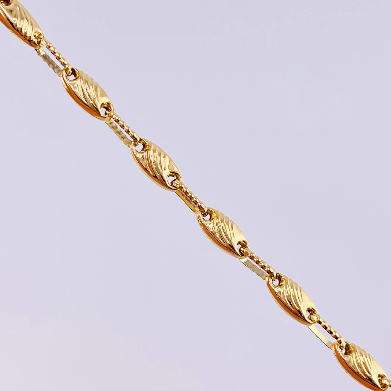 Pulso Rustico Ovalo Rayado 4.2 g / 8 1/4 in / 3,6 mm Oro Amarillo 18K
