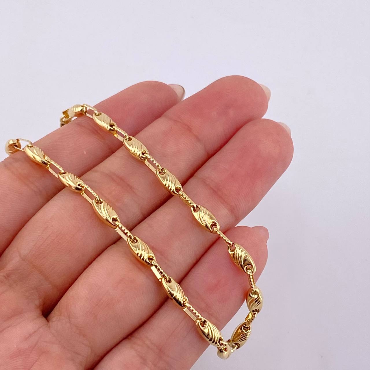 Pulso Rustico Ovalo Rayado 4.2 g / 8 1/4 in / 3,6 mm Oro Amarillo 18K