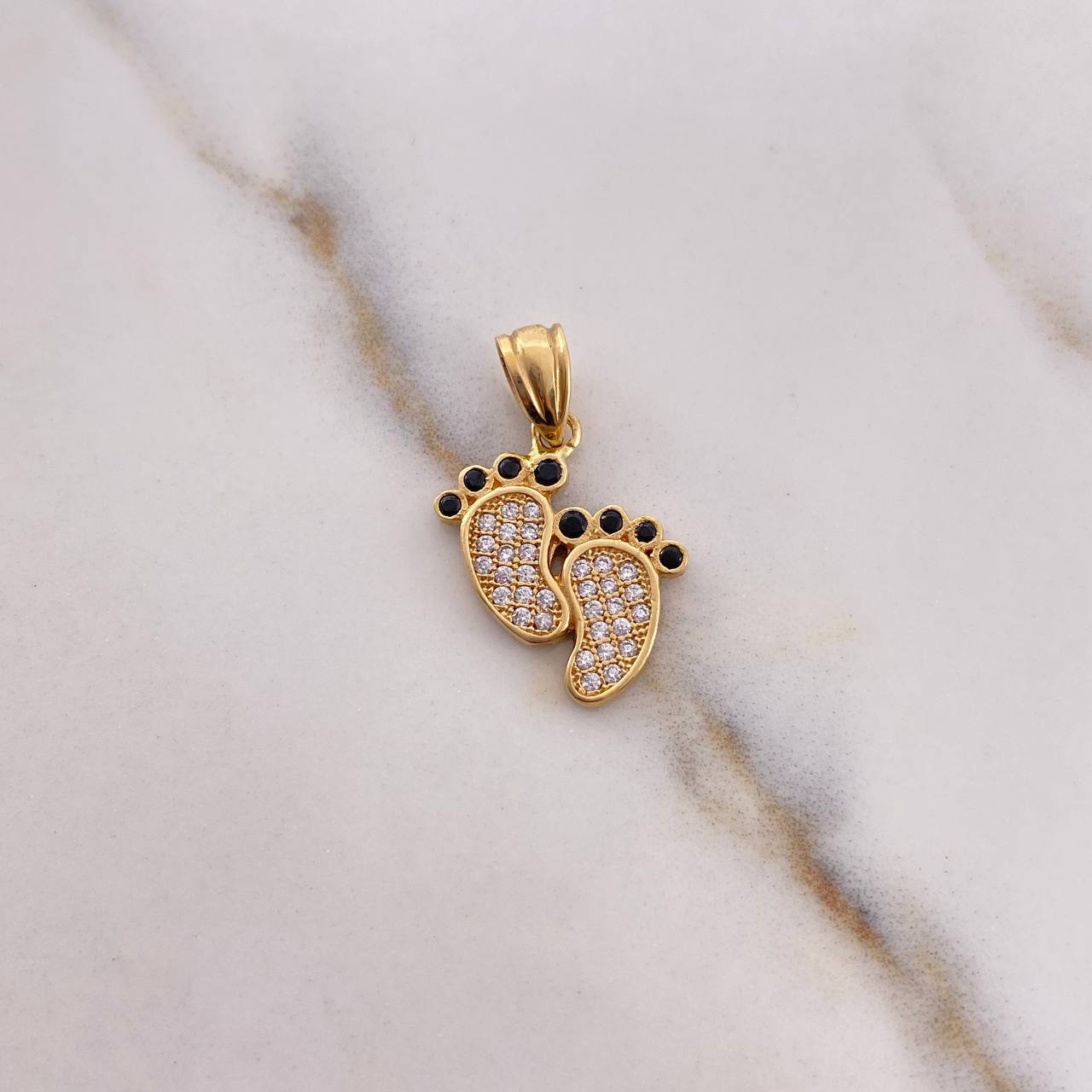 Pendant Feet 1.7gr / 0.8in / Black White Zircons 18K Yellow Gold &