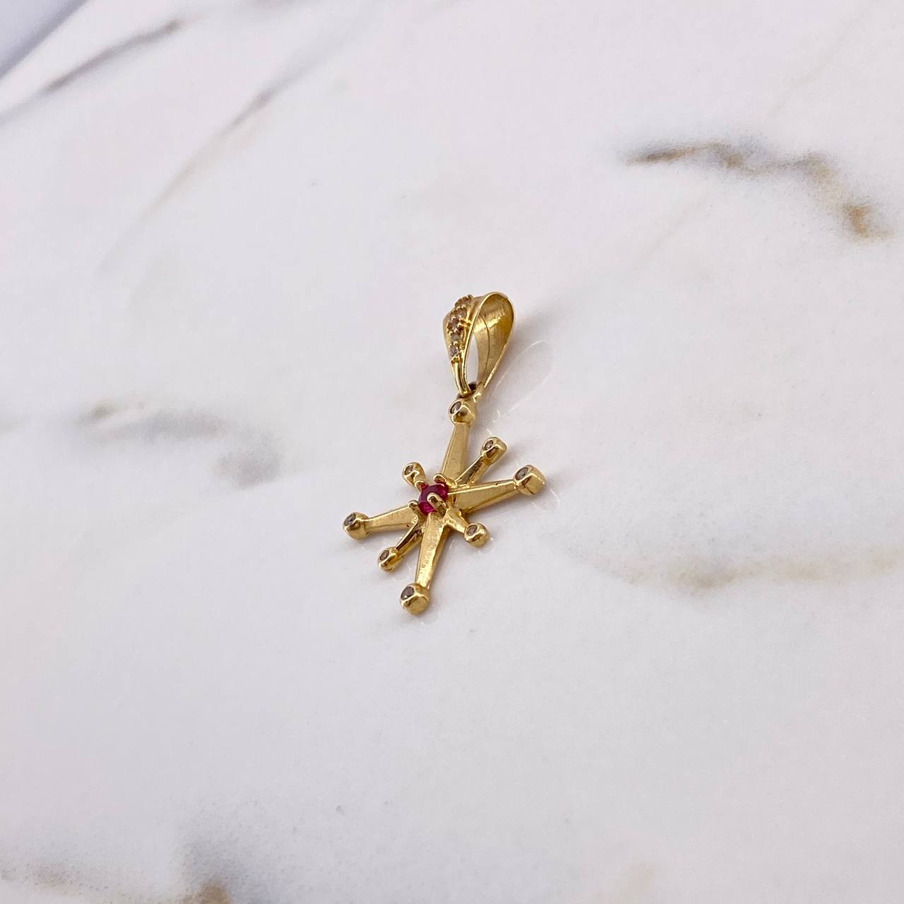 Pendant Cardinal Star 1.5gr / 3cm / Fuchsia White Zircons 18K Yellow Gold #