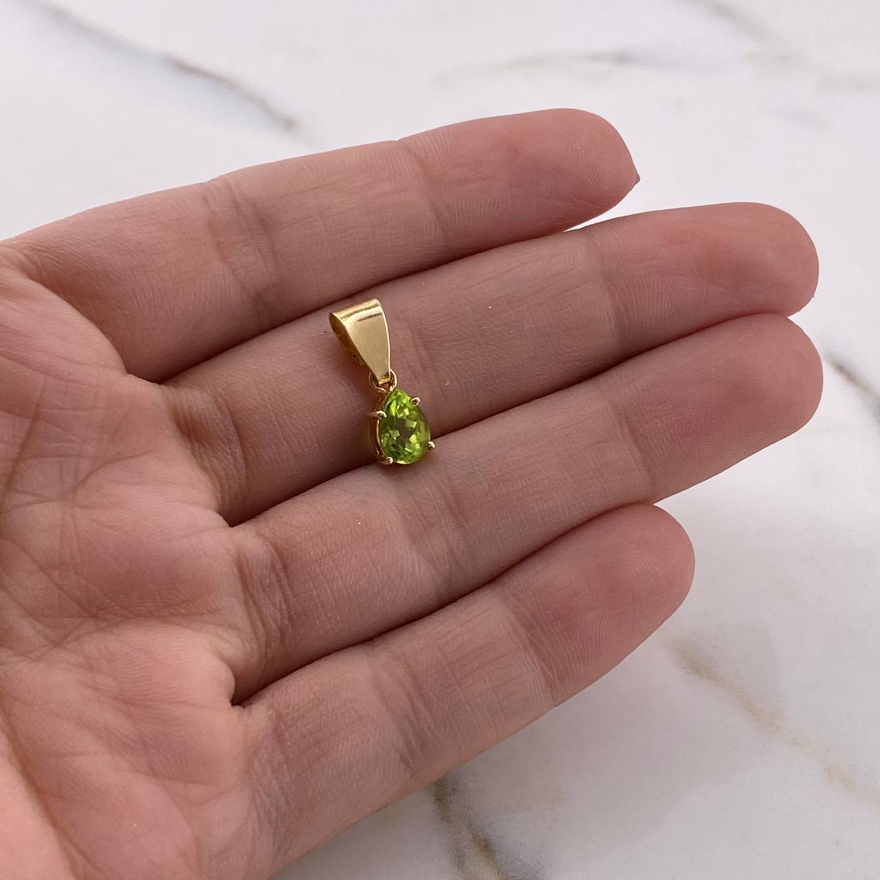 Dije Gota Canasta 0.9gr / 1.6cm / Circon Verde Oro Amarillo 18K #