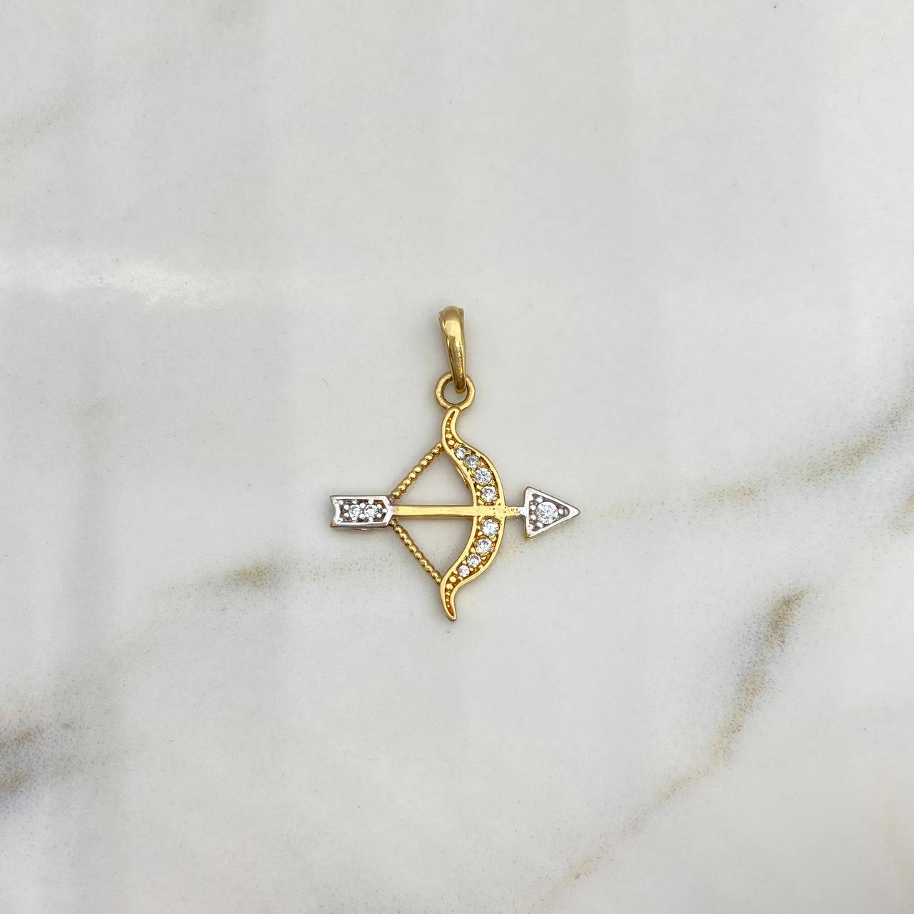 Pendant Arrow And Bow 1.95gr / 2.7cm / White Zircons 18K Yellow Gold #