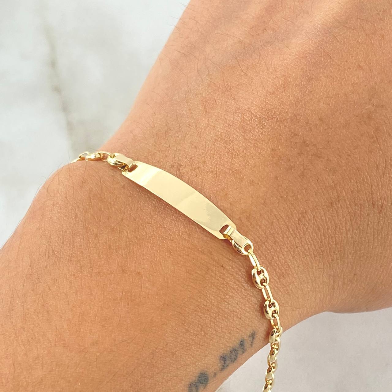 Bracelet GC Plate 1.7gr / 5.9in / 18K Gold