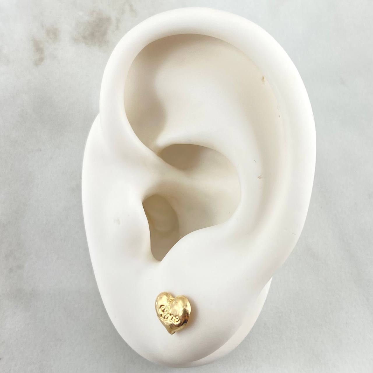 Stud Earrings Love 0.6gr / 18K Gold ©