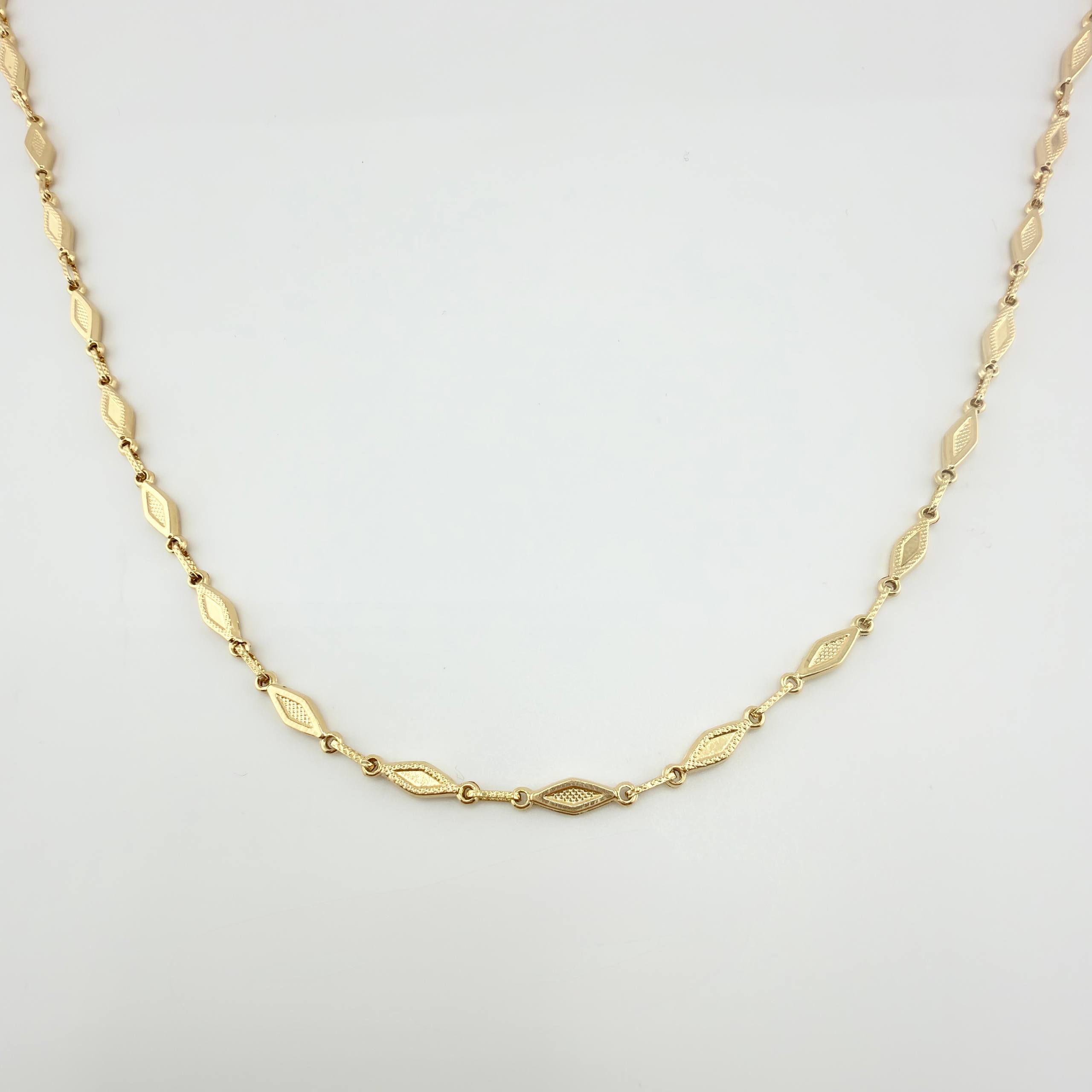 Cadena Rustica Rombo Punteado 10.75gr / 23 1/2 in / 4.3mm Oro Amarillo 18K ©