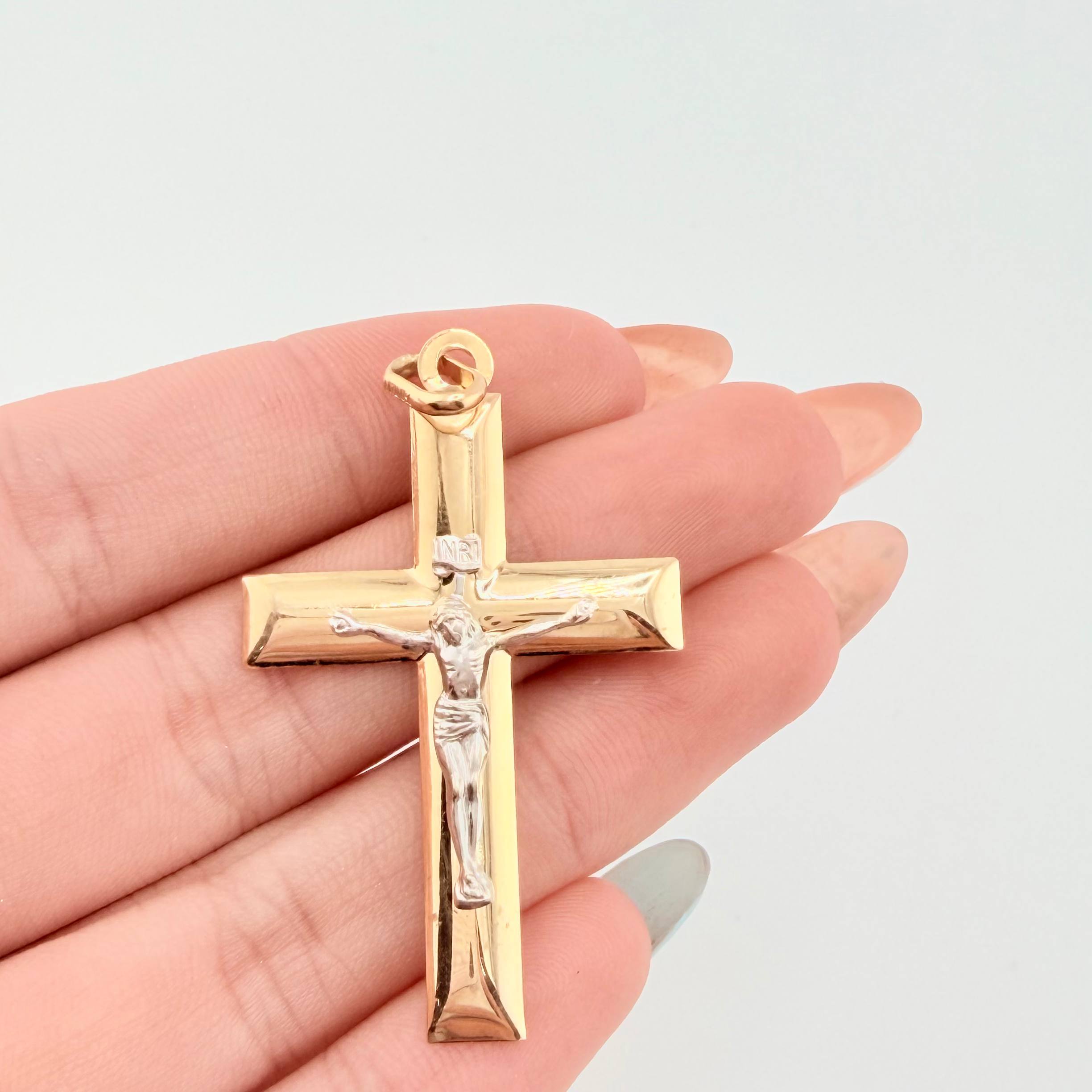 Dije Cruz Cristo 3gr / 2 in / Dos Oros Amarillo Blanco +4 18K ©