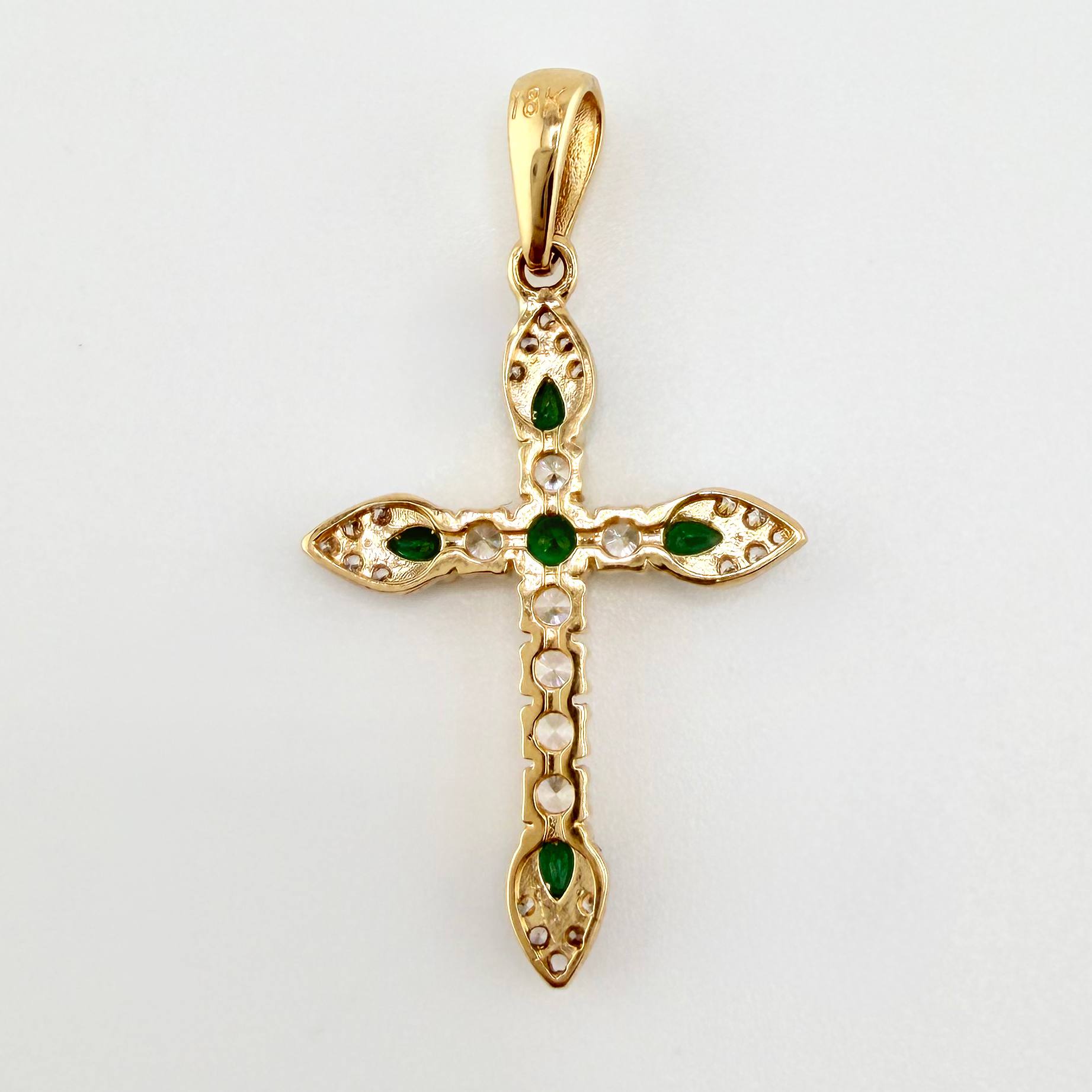 Dije Cruz 1.95gr / 1 1/4 in / Dos Oros Amarillo Blanco 18K ©