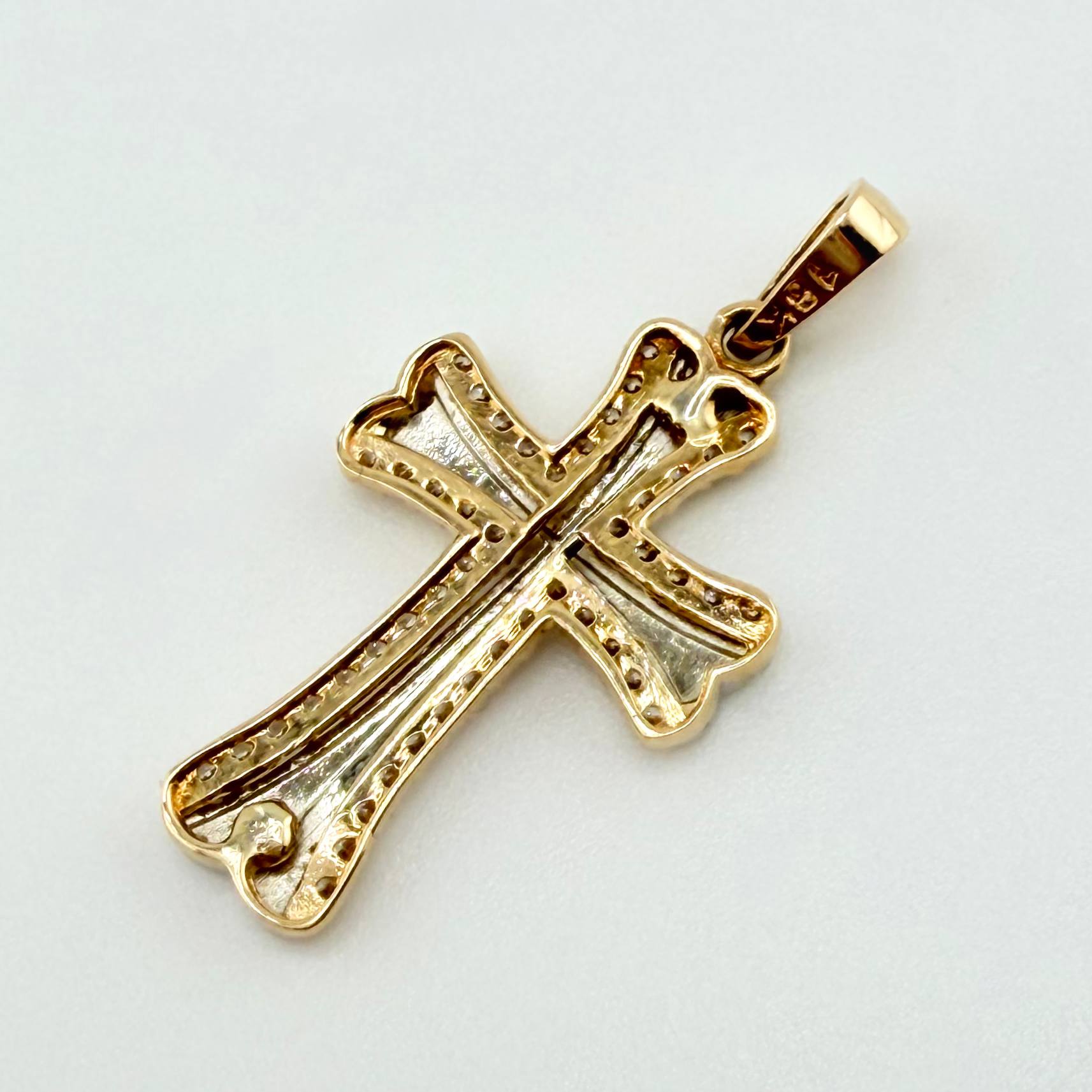 Dije Cruz Abultada 1.6gr / 1 in / Dos Oros Amarillo Blanco 18K ©