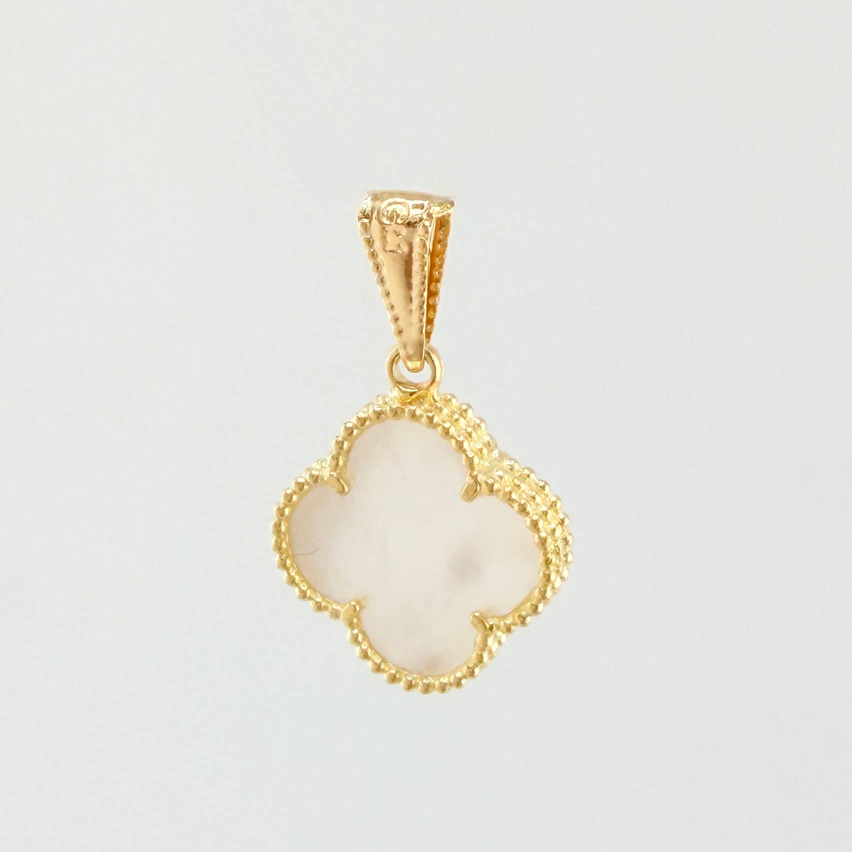 Dije Trebol Blanco 1.75gr / 1 in / Oro Amarillo Nac.Esp. 18K *