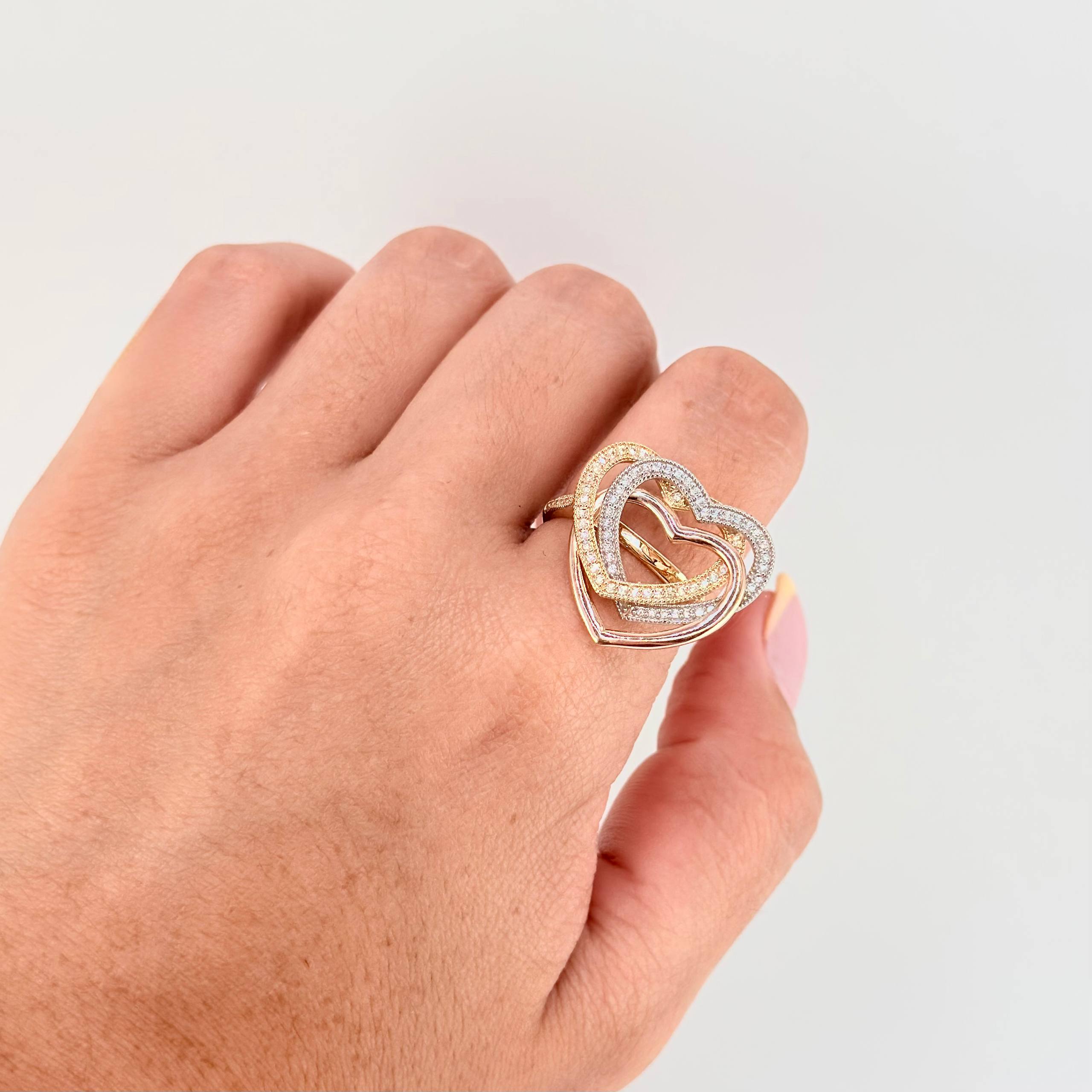 Anillo Trío Corazones 4.65gr / T7 1/2 / Tres Oros 18K