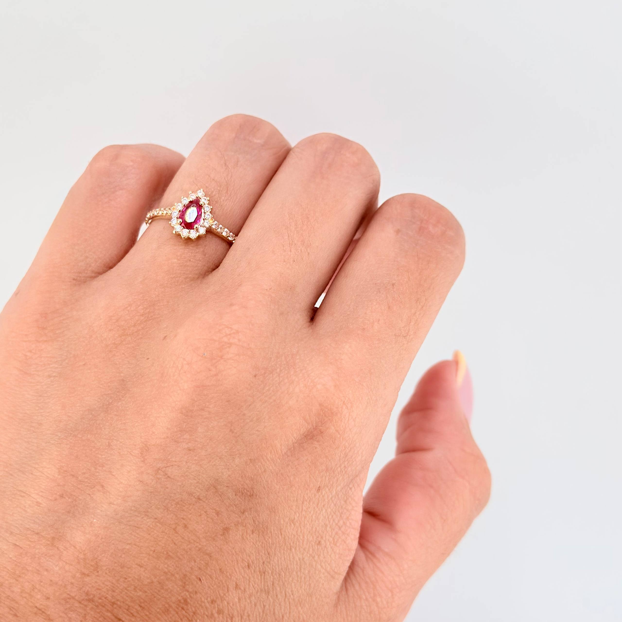 Halo Teardrop Ring 2.2g / T6 / 18K Yellow Gold