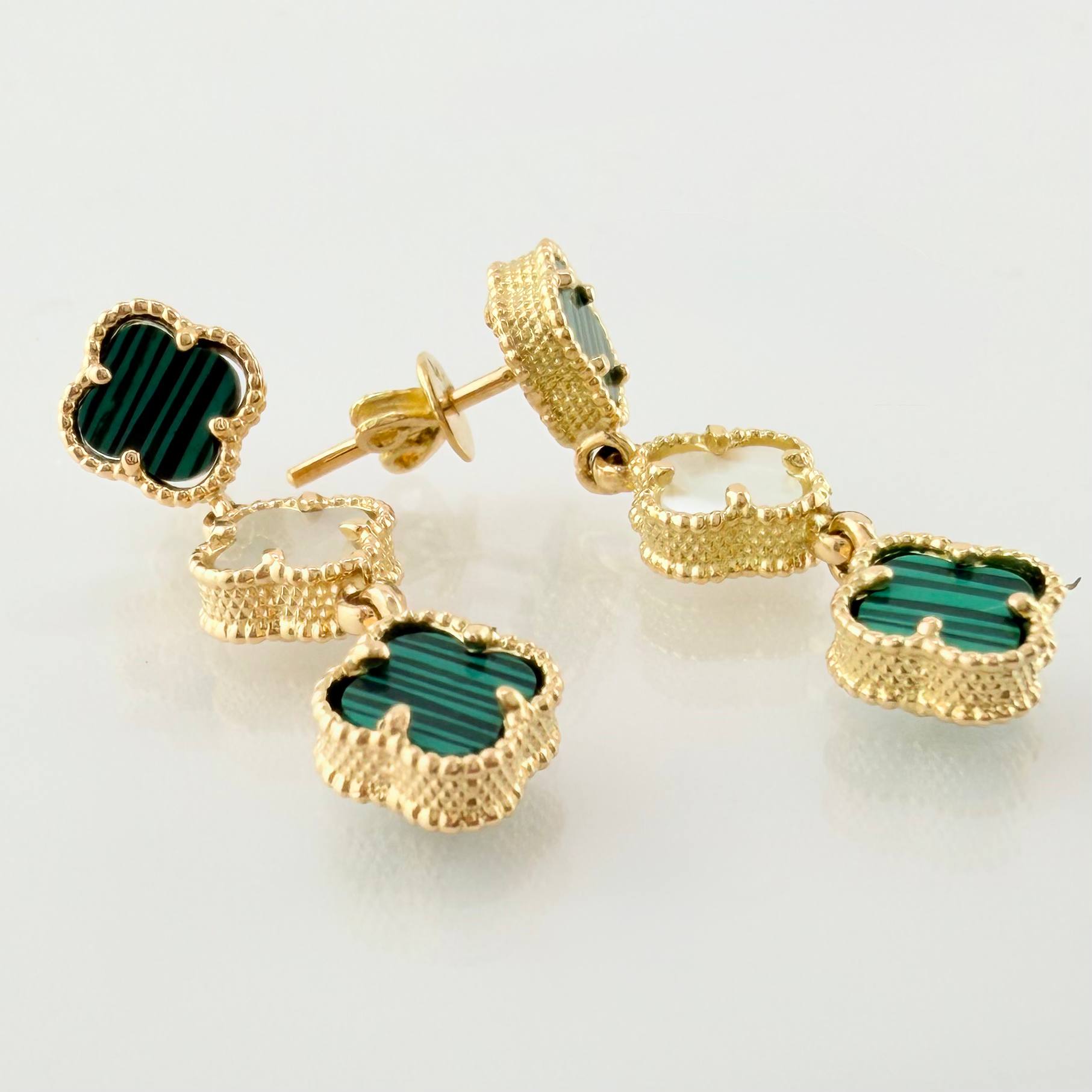 Topos Trebol Trio Malaquita Verde Nacar Blanco 4.9gr / 1 1/4 in / Oro Amarillo Nac.Esp. 18K