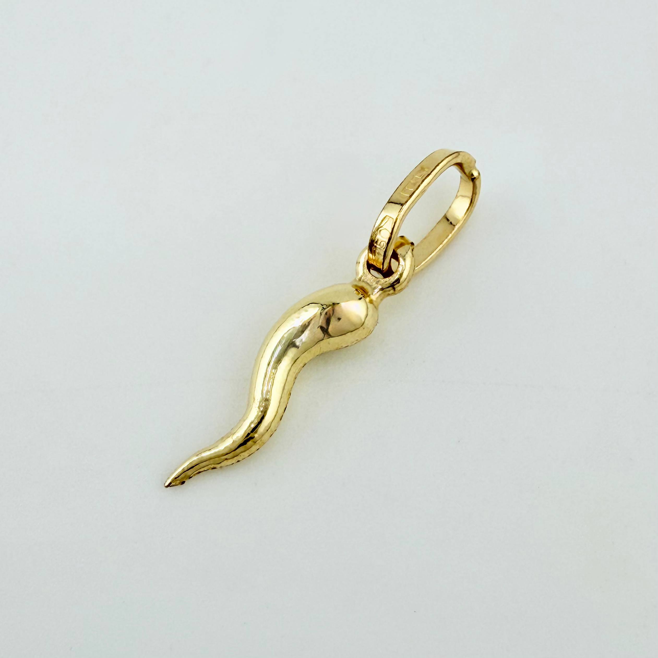 Dije Chile Jalapeño 0.45gr / 3/4 in / Oro Amarillo +4 18K ©