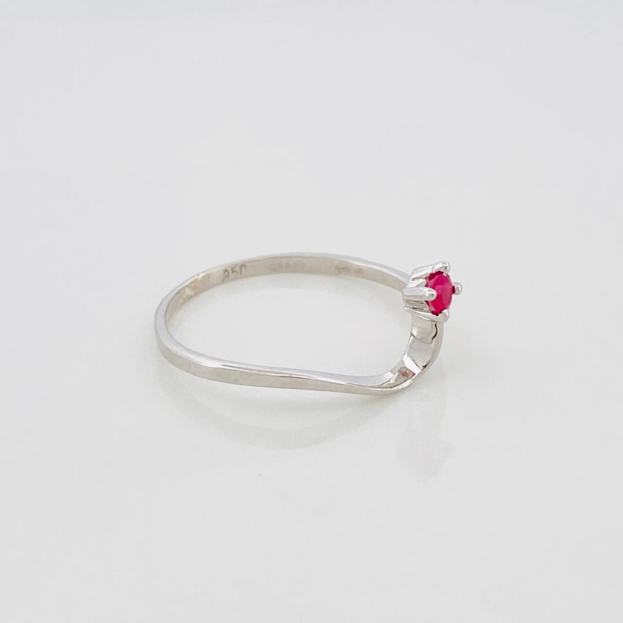 Wave Ring Ruby 05 Pts 0.65 g / T5 1/4 Silver 925