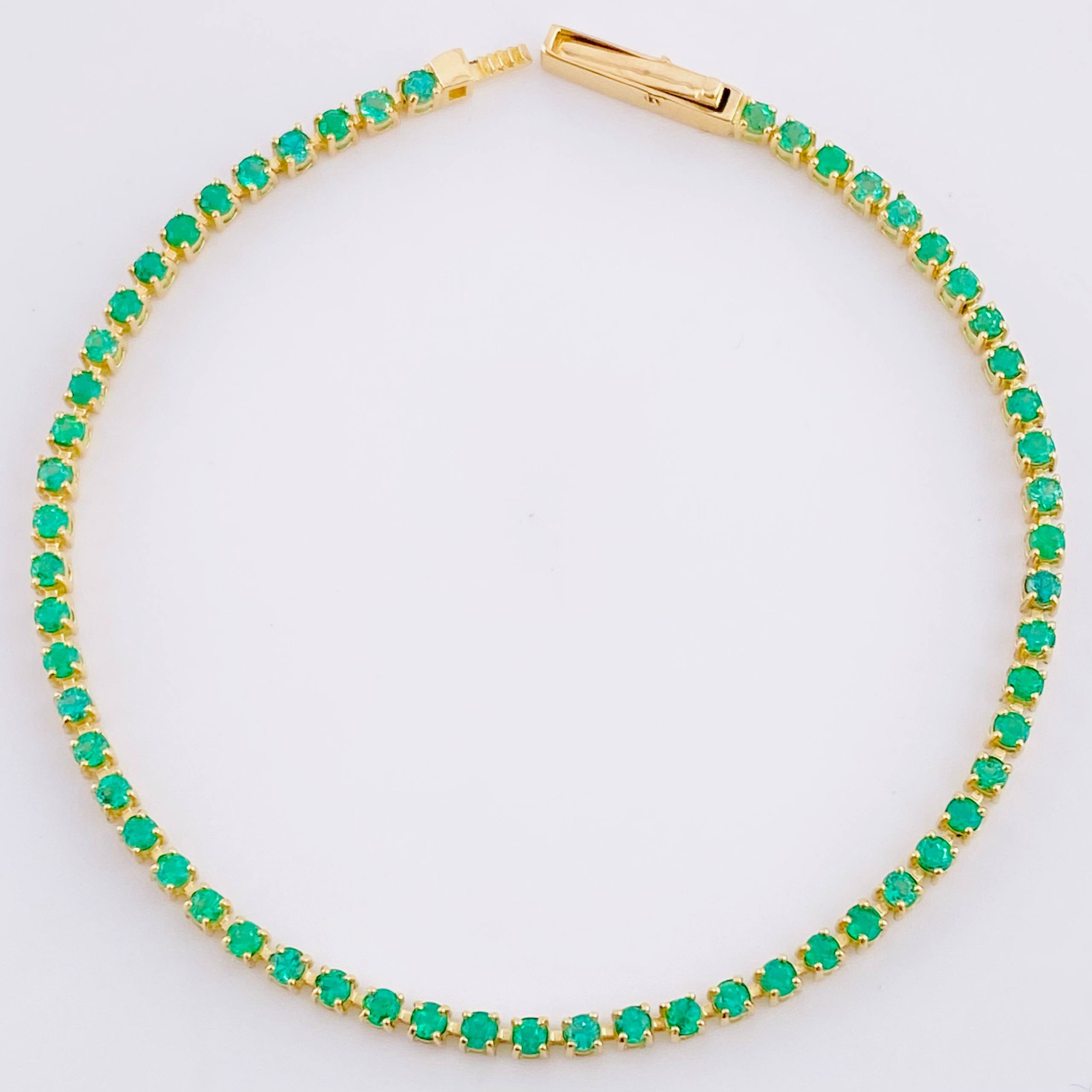 Tennis Bracelet Emeralds 1.57 cts 4.4 g / 6 3/4 in / 2 mm Yellow Gold 18K